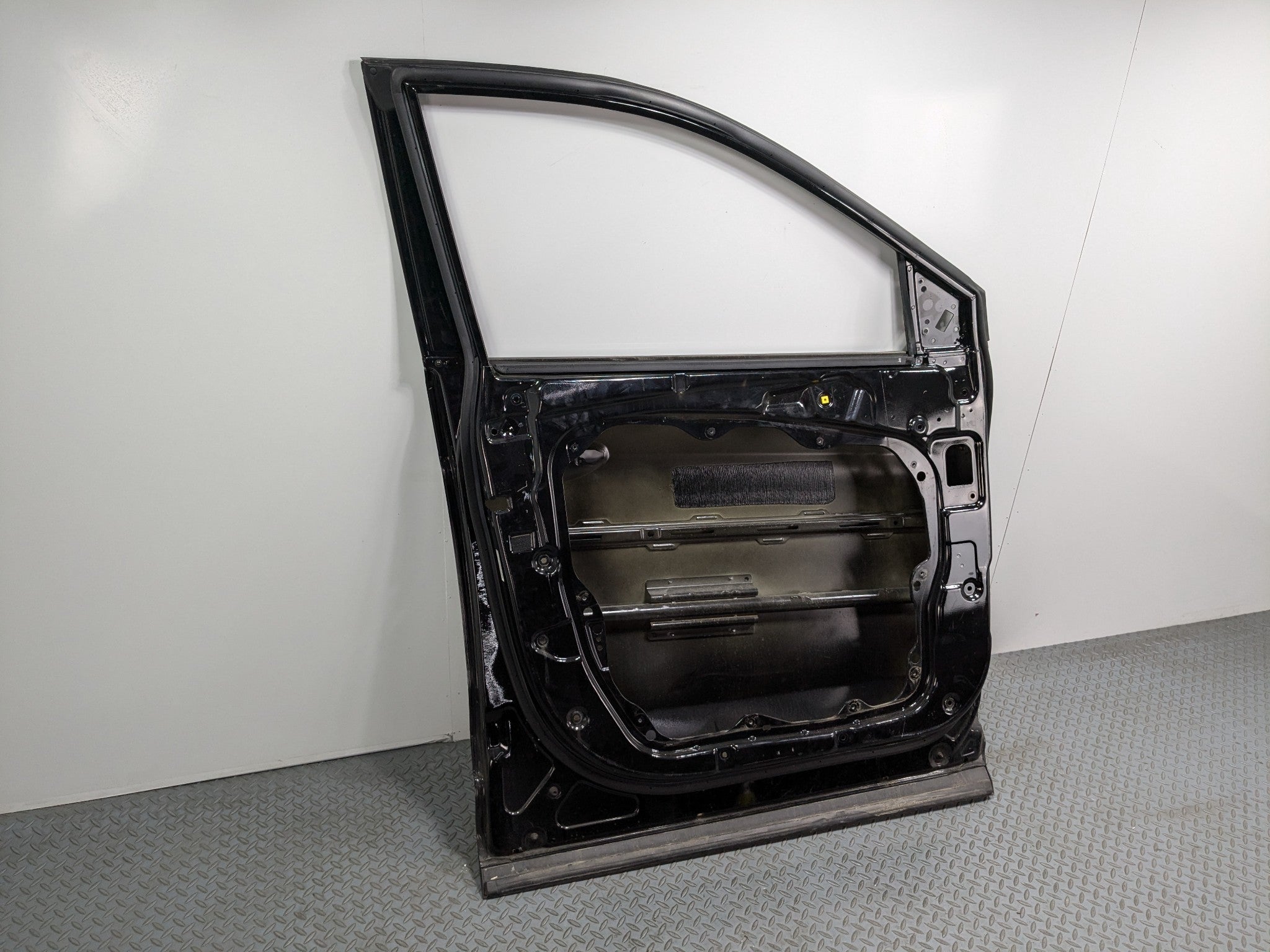 2013 - 2016 HYUNDAI SANTA FE OEM DOOR SHELL PANEL BLACK FRONT LEFT DRIVER SIDE