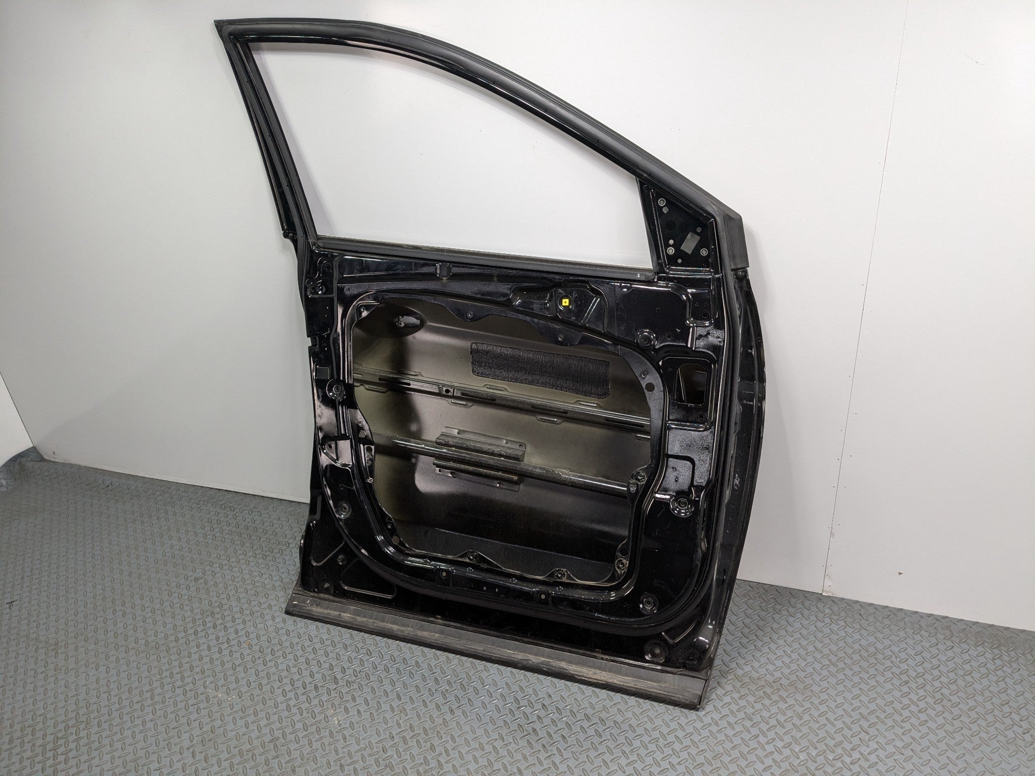 2013 - 2016 HYUNDAI SANTA FE OEM DOOR SHELL PANEL BLACK FRONT LEFT DRIVER SIDE