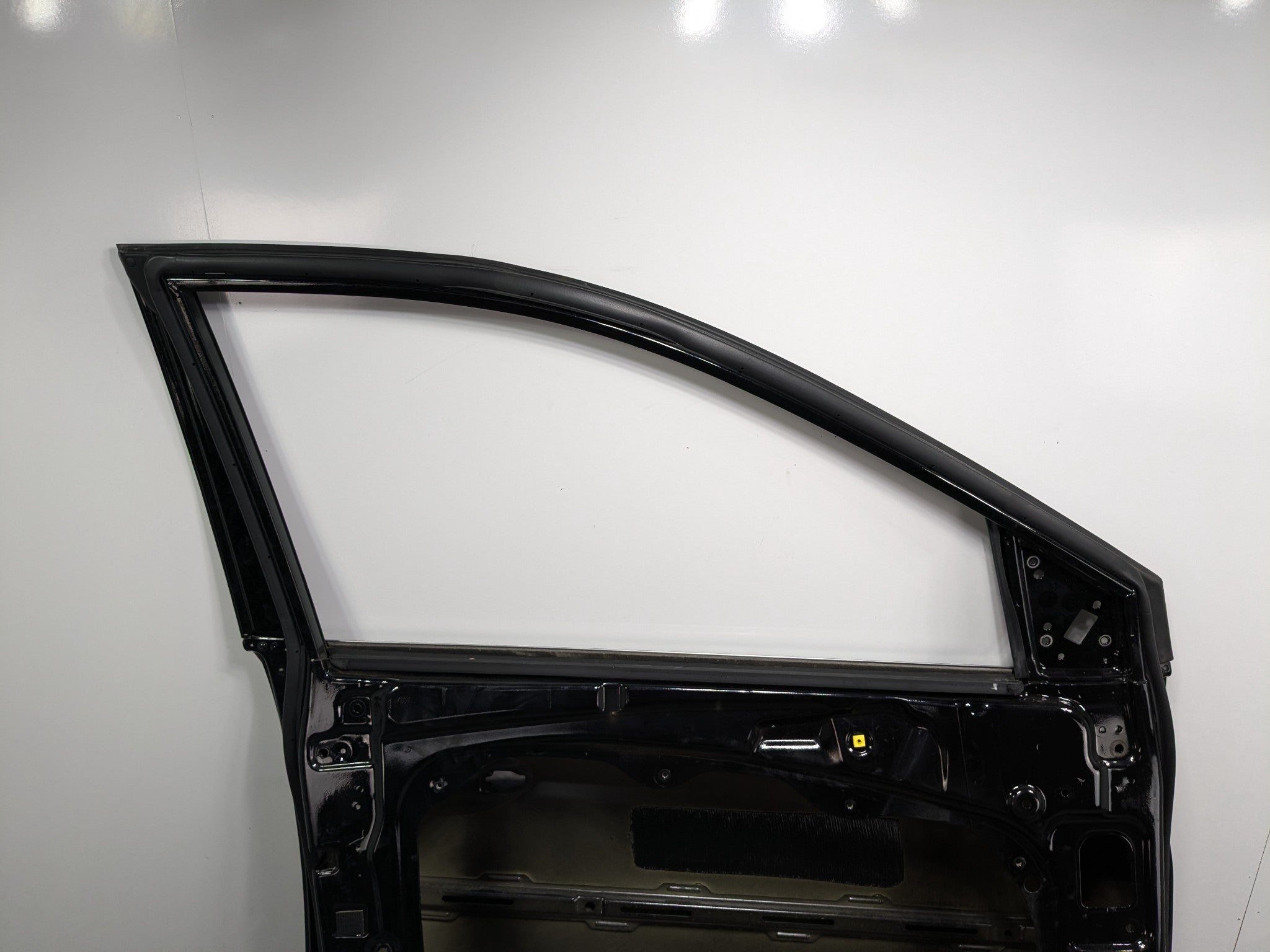 2013 - 2016 HYUNDAI SANTA FE OEM DOOR SHELL PANEL BLACK FRONT LEFT DRIVER SIDE