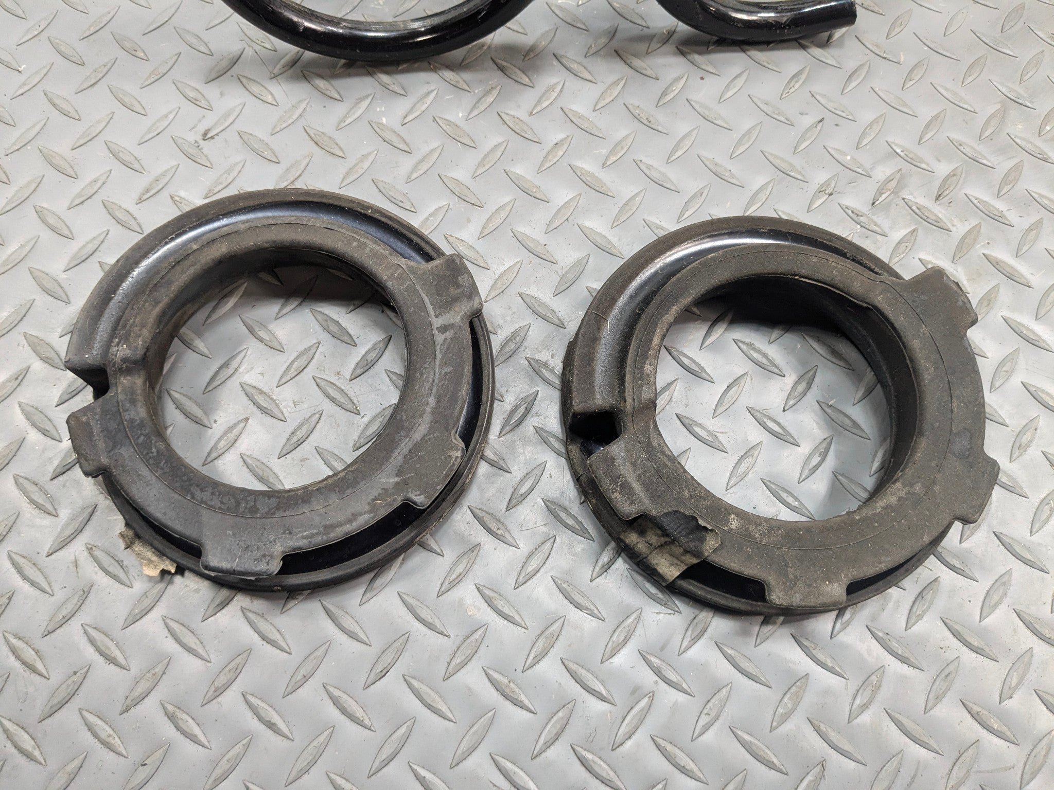 2013 - 2016 HYUNDAI SANTA FE OEM SUSPENSION COIL SPRING SET REAR LEFT AND RIGHT