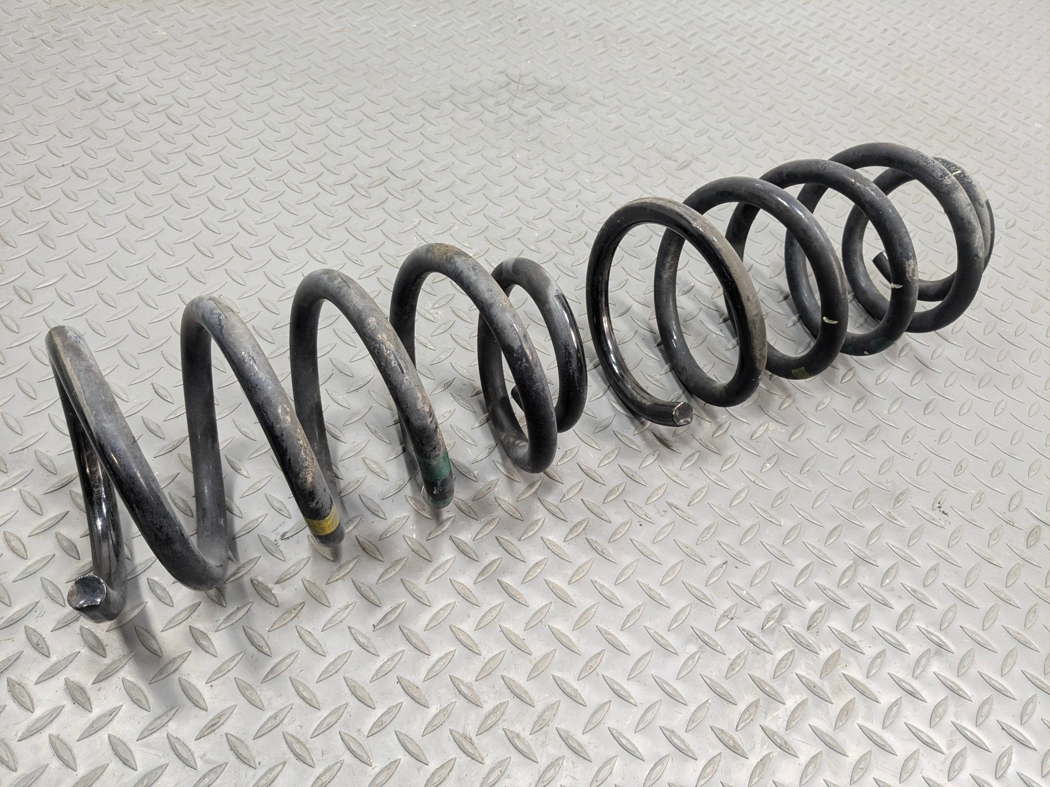 2013 - 2016 HYUNDAI SANTA FE OEM SUSPENSION COIL SPRING SET REAR LEFT AND RIGHT