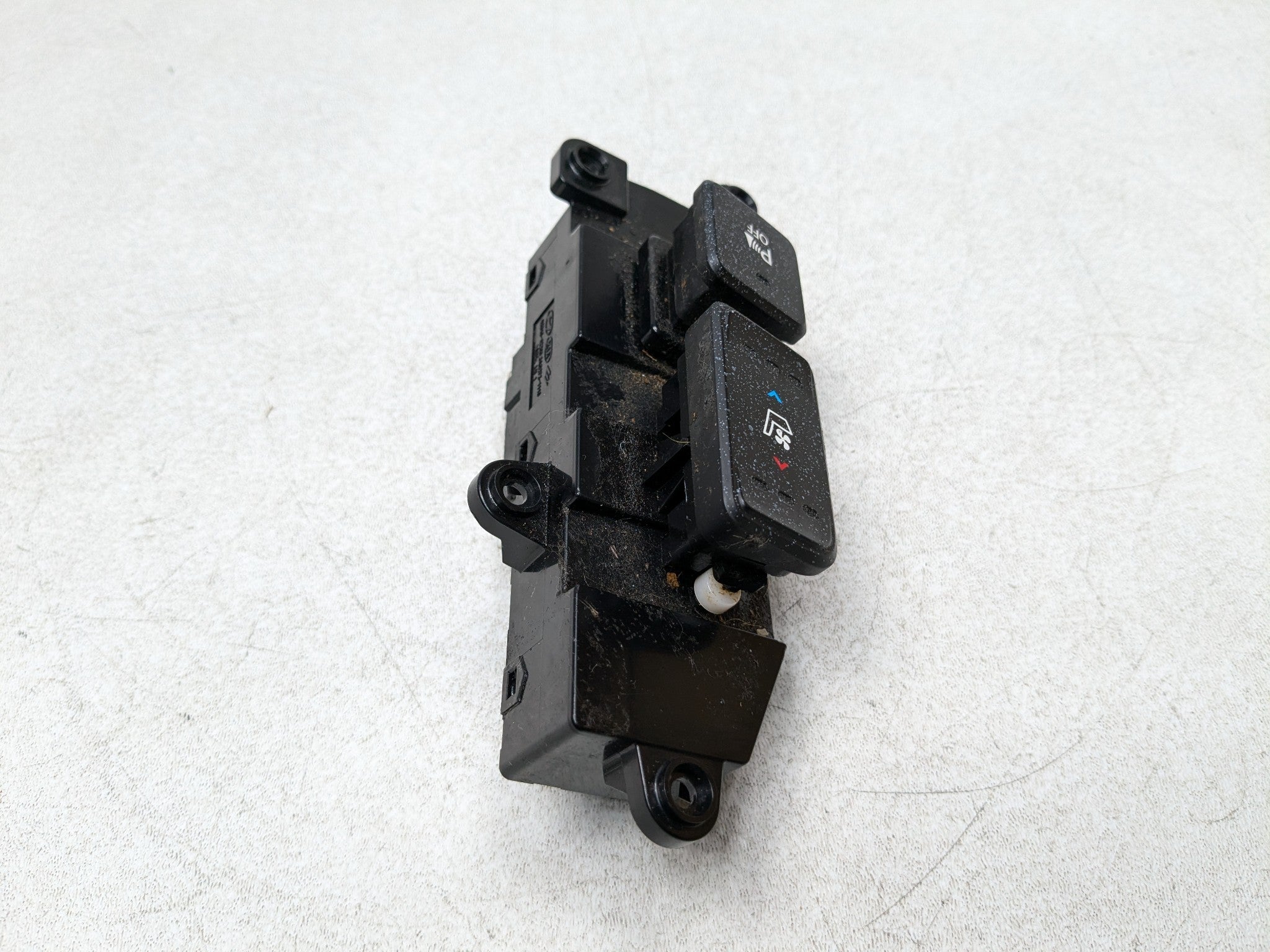 2013 - 2016 HYUNDAI SANTA FE OEM SEAT HEAT HEATED SWITCH FRONT LEFT DRIVER SIDE