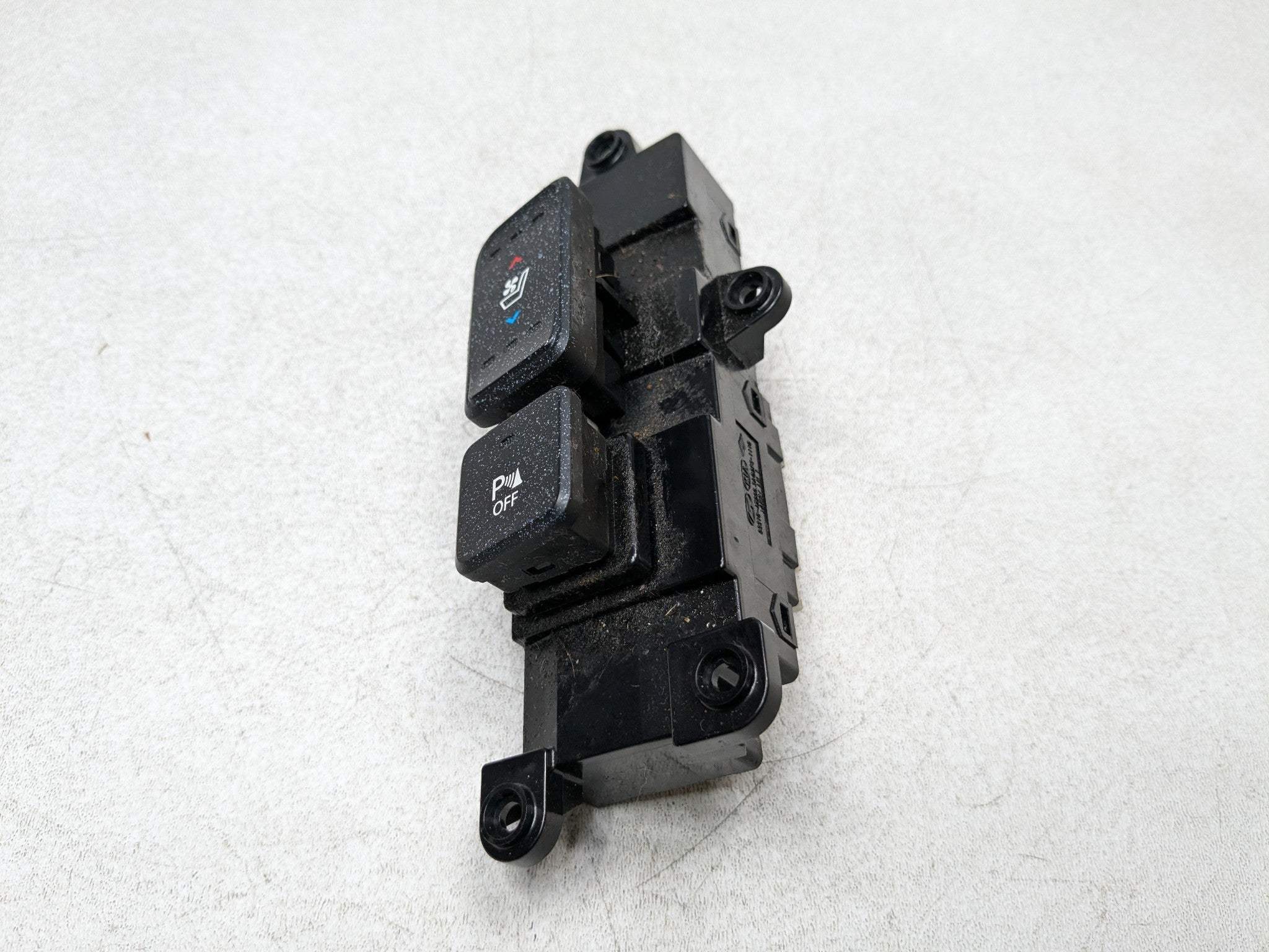 2013 - 2016 HYUNDAI SANTA FE OEM SEAT HEAT HEATED SWITCH FRONT LEFT DRIVER SIDE