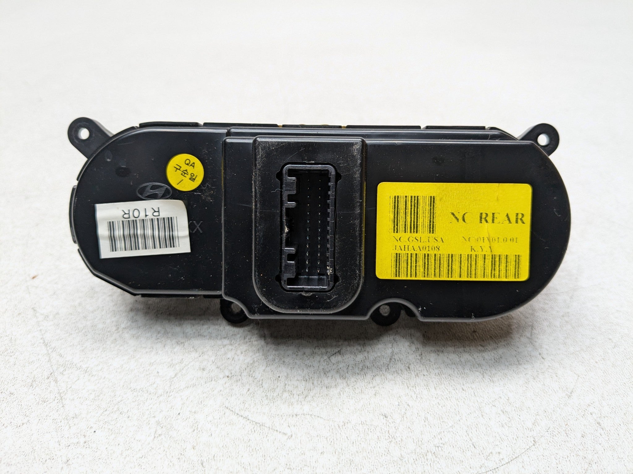 2013 - 2016 HYUNDAI SANTA FE OEM REAR AC HEATER TEMPERATURE CLIMATE CONTROL