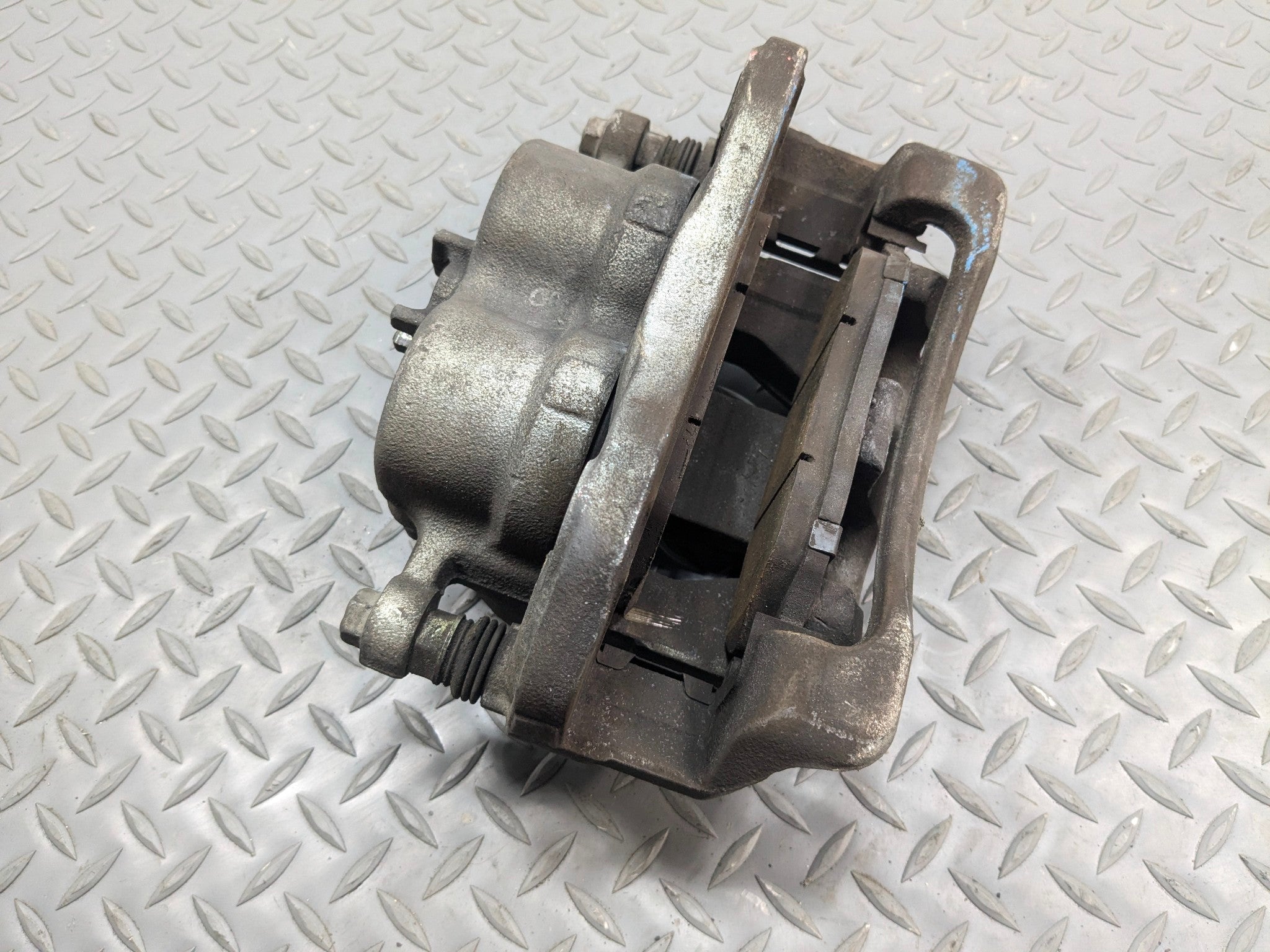 2013 - 2016 HYUNDAI SANTA FE OEM LWB BRAKE CALIPER ASSEMBLY FRONT RIGHT SIDE