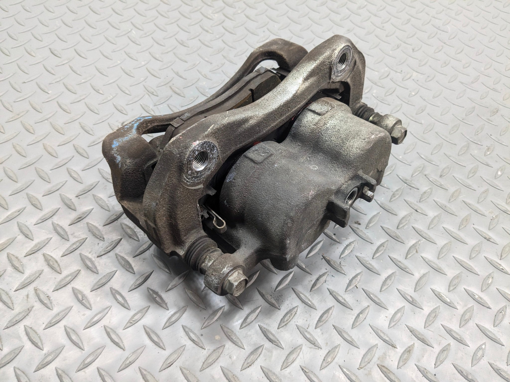 2013 - 2016 HYUNDAI SANTA FE OEM LWB BRAKE CALIPER ASSEMBLY FRONT RIGHT SIDE