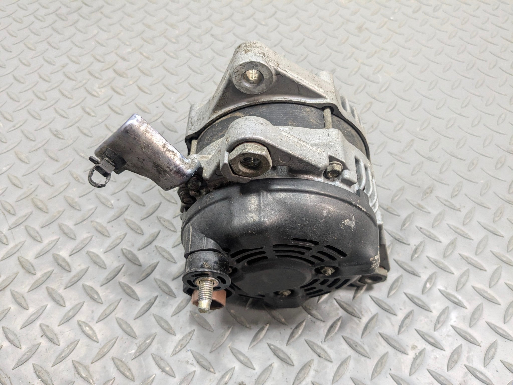 2013 - 2016 HYUNDAI SANTA FE OEM ENGINE ALTERNATOR GENARATOR CHARGING ASSEMBLY