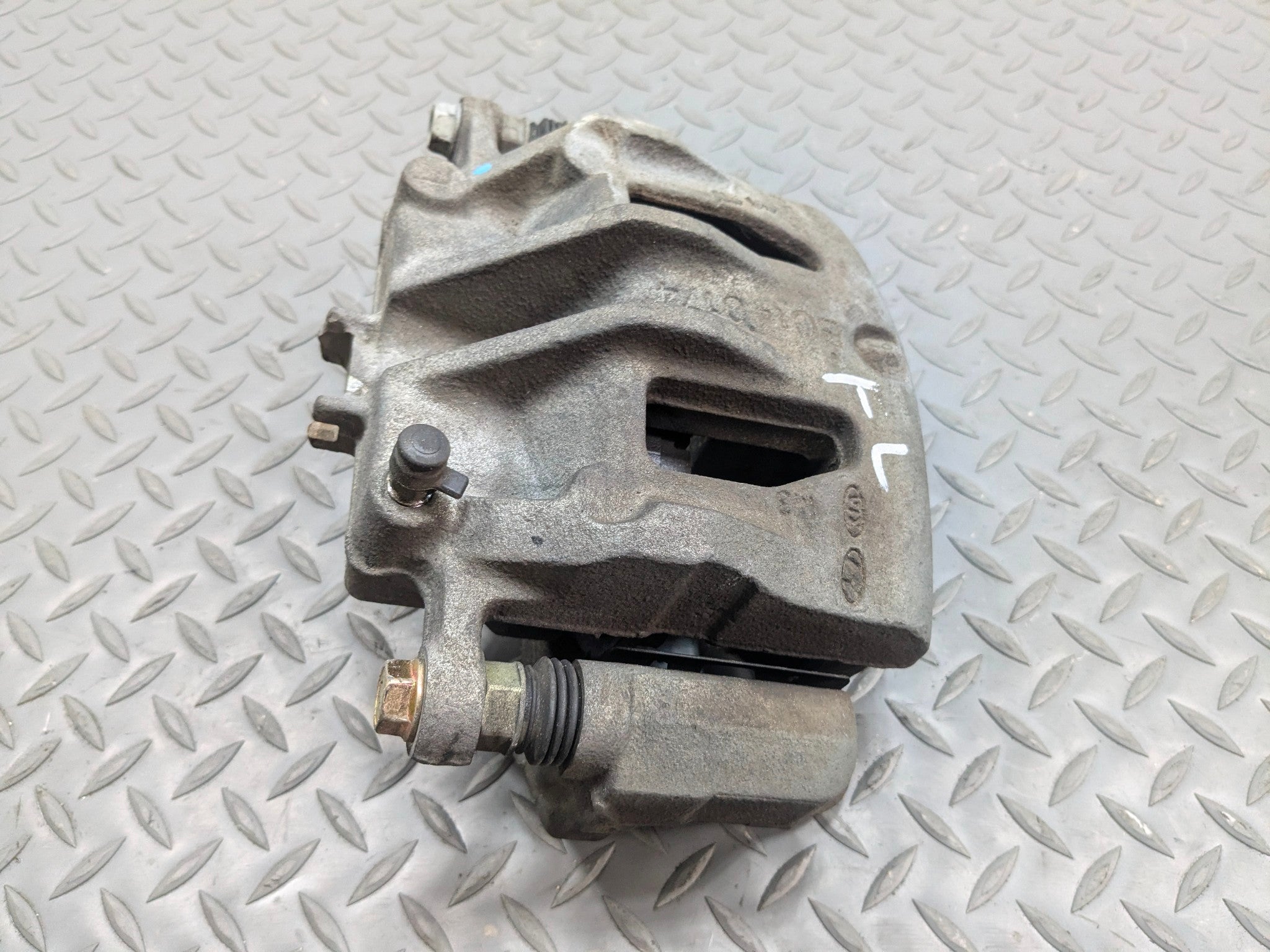 2013 - 2016 HYUNDAI SANTA FE OEM BRAKE CALIPER ASSEMBLY FRONT LEFT DRIVER SIDE