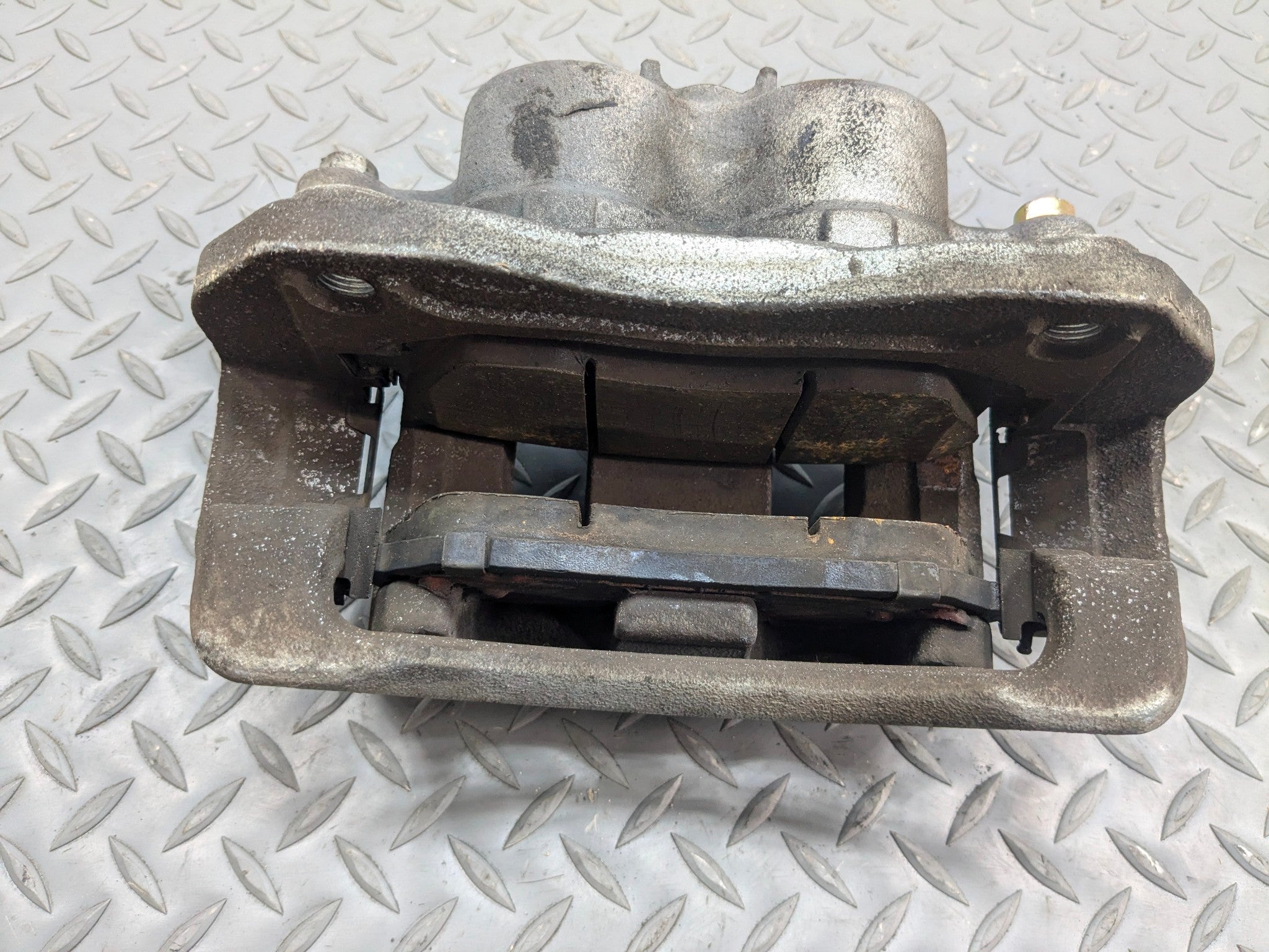 2013 - 2016 HYUNDAI SANTA FE OEM BRAKE CALIPER ASSEMBLY FRONT LEFT DRIVER SIDE