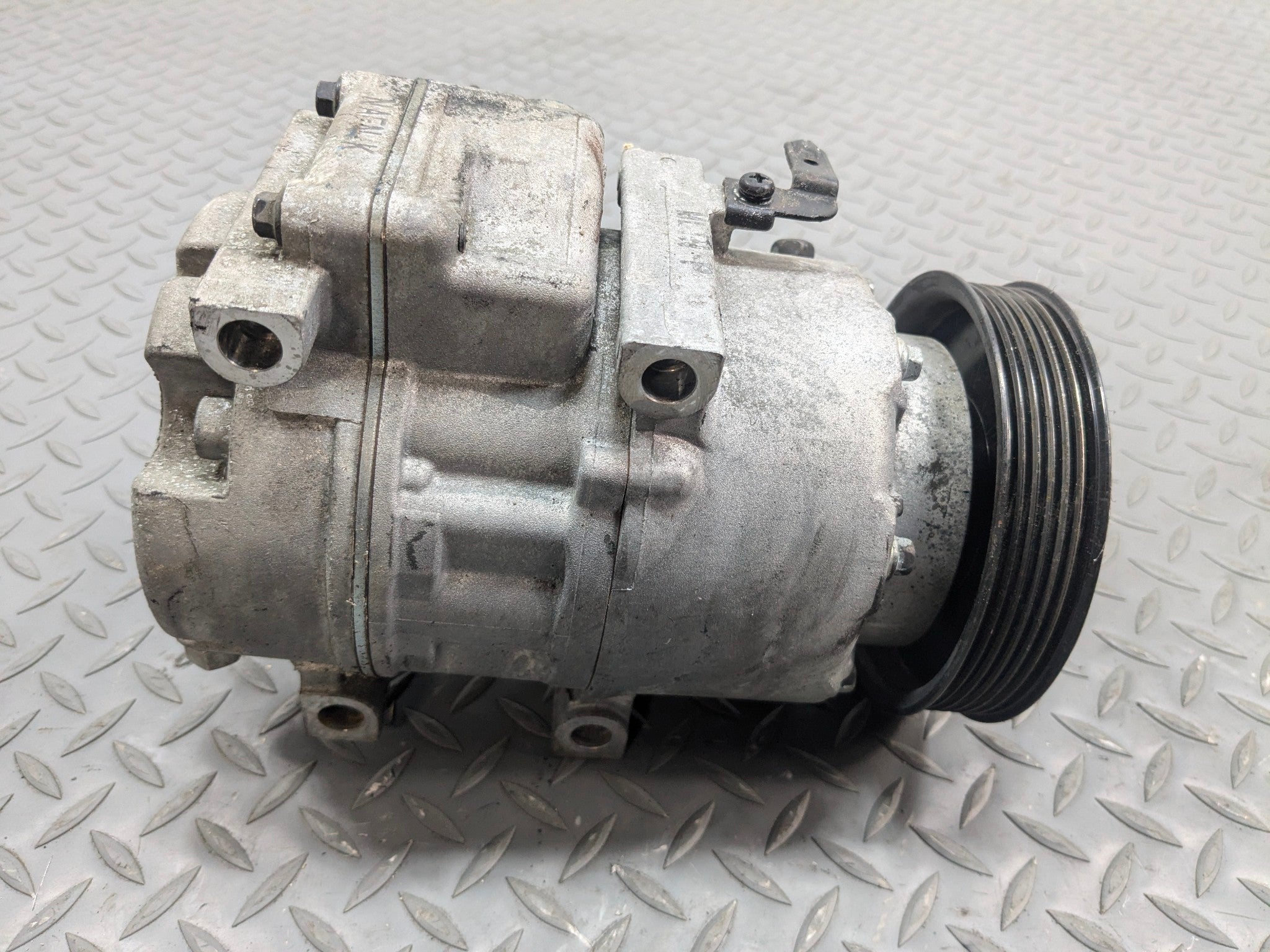 2013 - 2016 HYUNDAI SANTA FE OEM AIR CONDITIONING AC COMPRESSOR PUMP LWB 3.3L