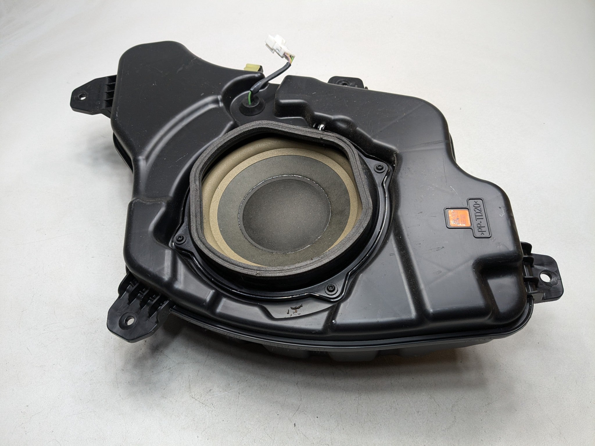 2013 - 2016 HYUNDAI SANTA FE OEM BASS SUBWOOFER AUDIO SOUND STEREO SPEAKER