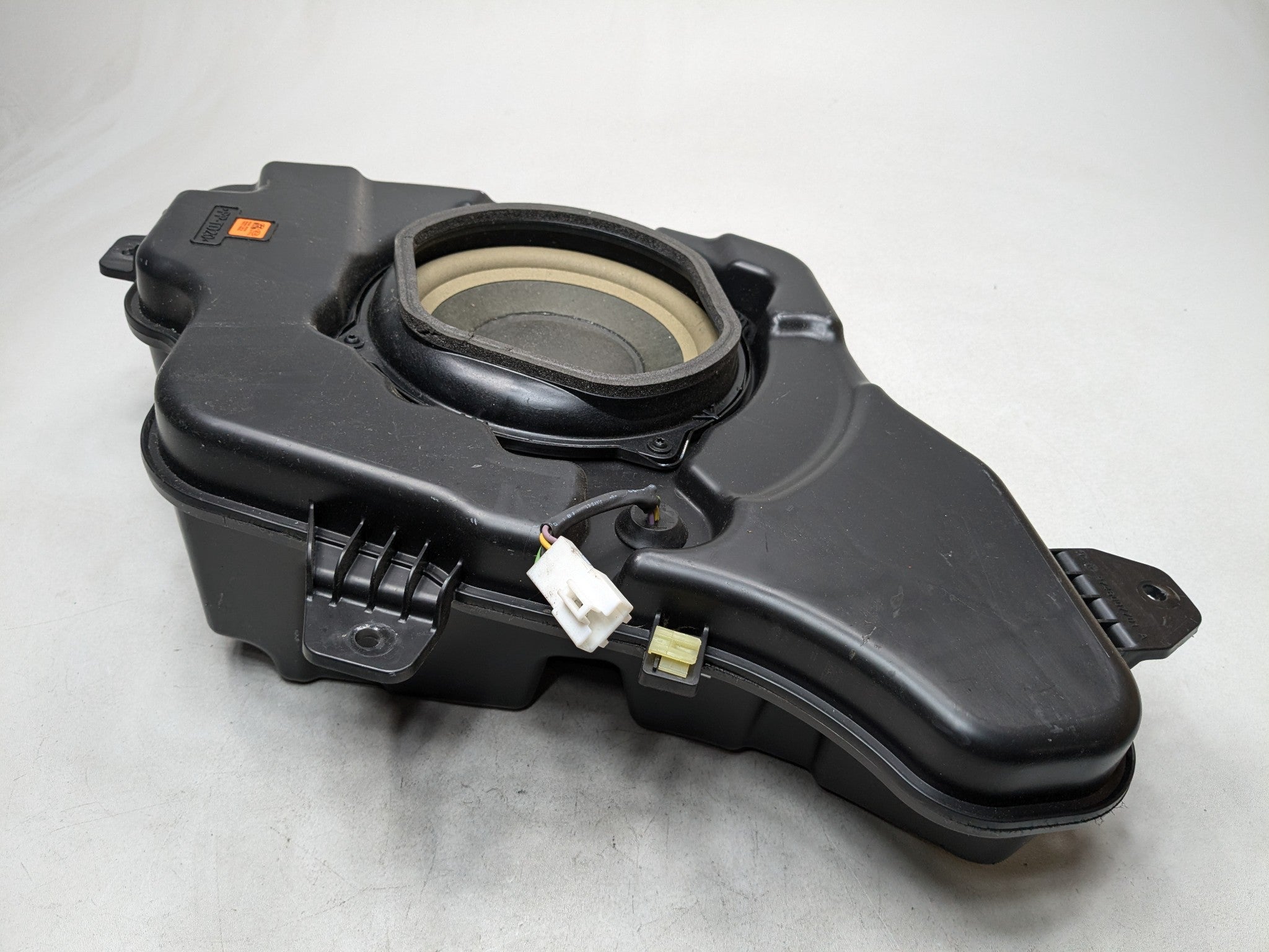 2013 - 2016 HYUNDAI SANTA FE OEM BASS SUBWOOFER AUDIO SOUND STEREO SPEAKER