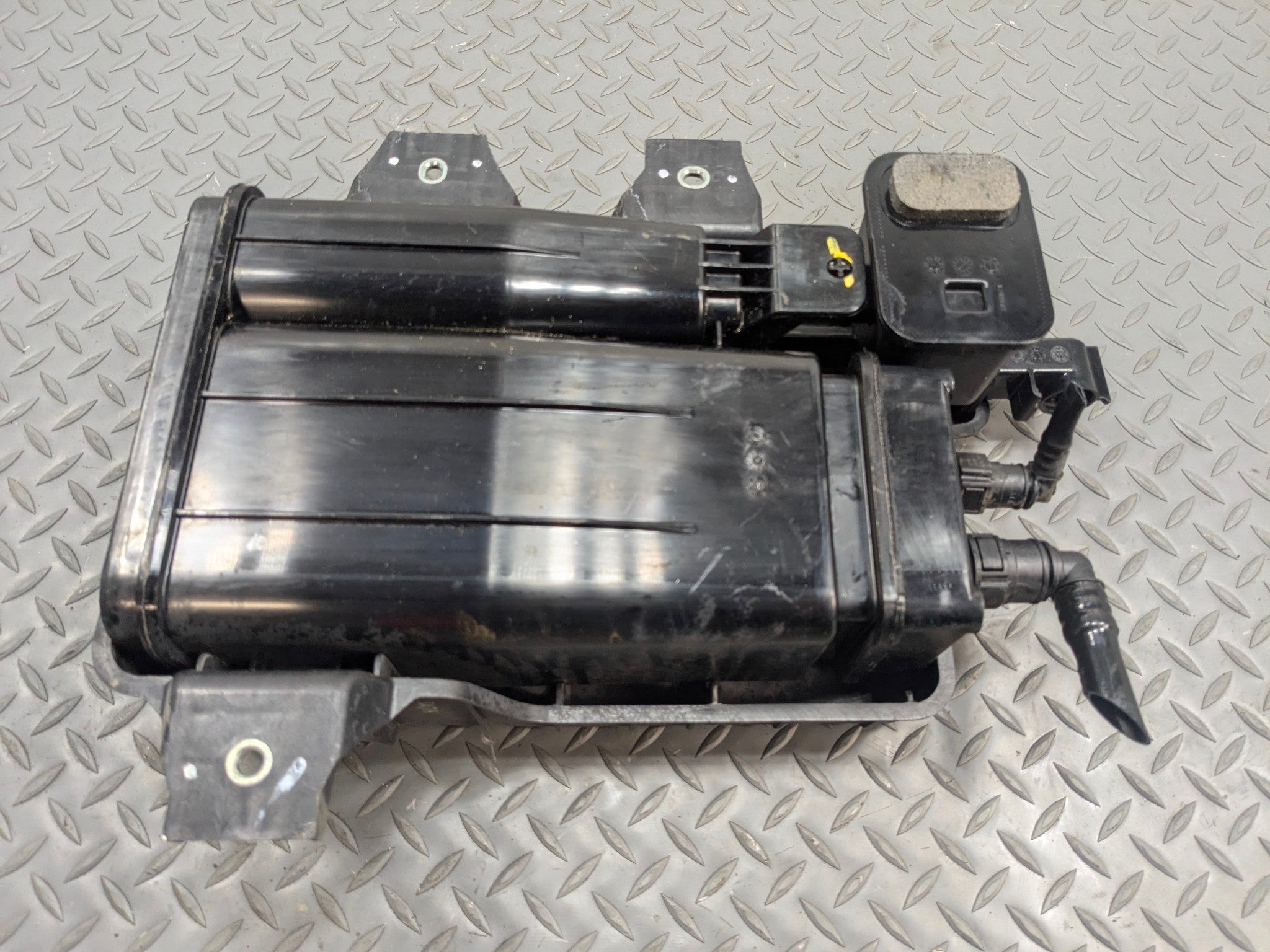 2013 - 2016 HYUNDAI SANTA FE OEM FUEL VAPOR GAS CHARCOAL EVAPORATOR CANISTER