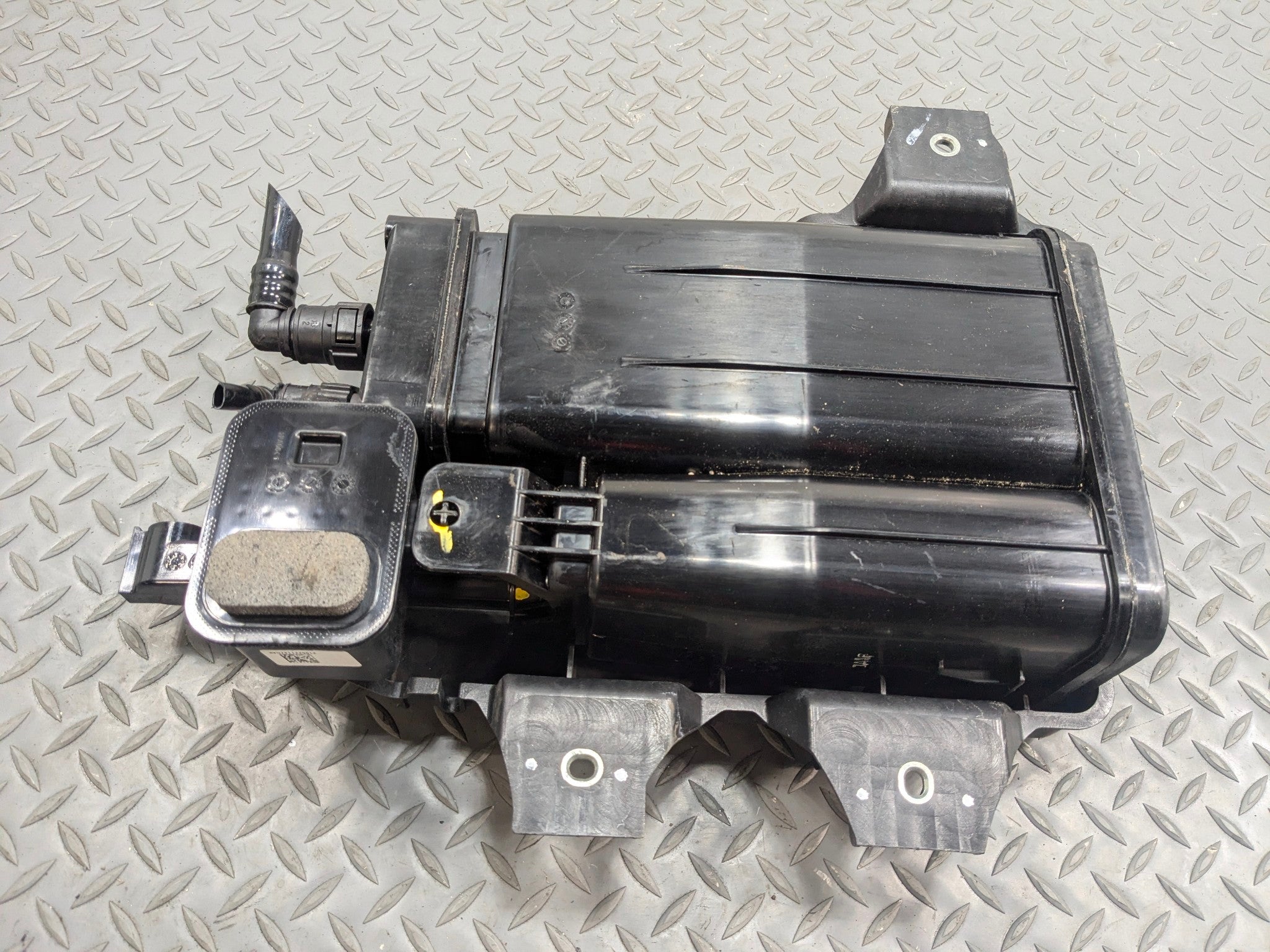 2013 - 2016 HYUNDAI SANTA FE OEM FUEL VAPOR GAS CHARCOAL EVAPORATOR CANISTER