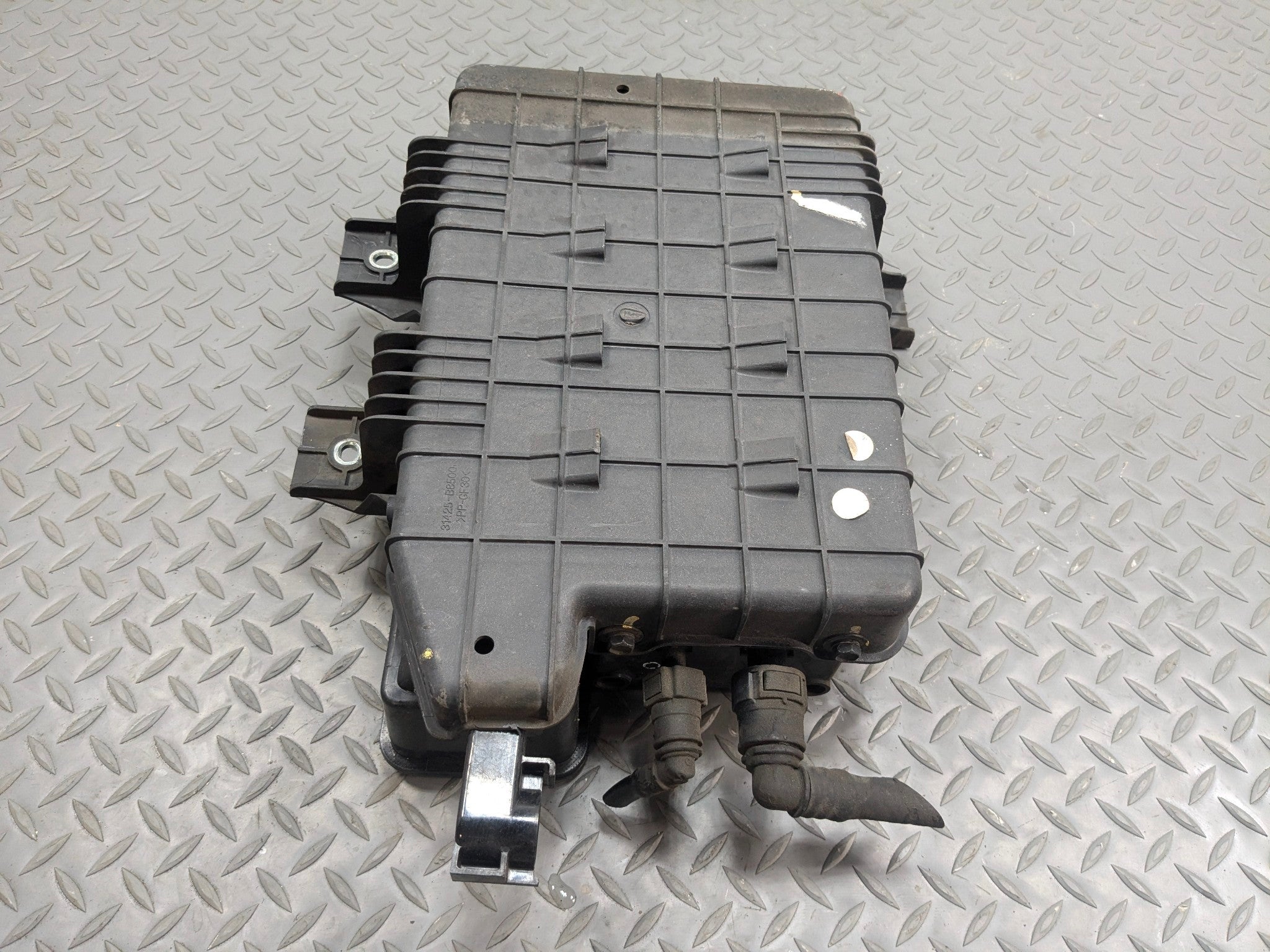 2013 - 2016 HYUNDAI SANTA FE OEM FUEL VAPOR GAS CHARCOAL EVAPORATOR CANISTER