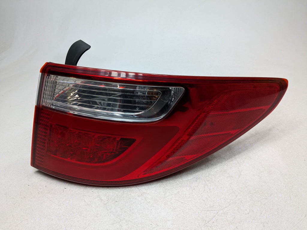 2013 - 2016 HYUNDAI SANTA FE OEM TAILLIGHT QUARTER PANEL MOUNTED REAR RIGHT SIDE