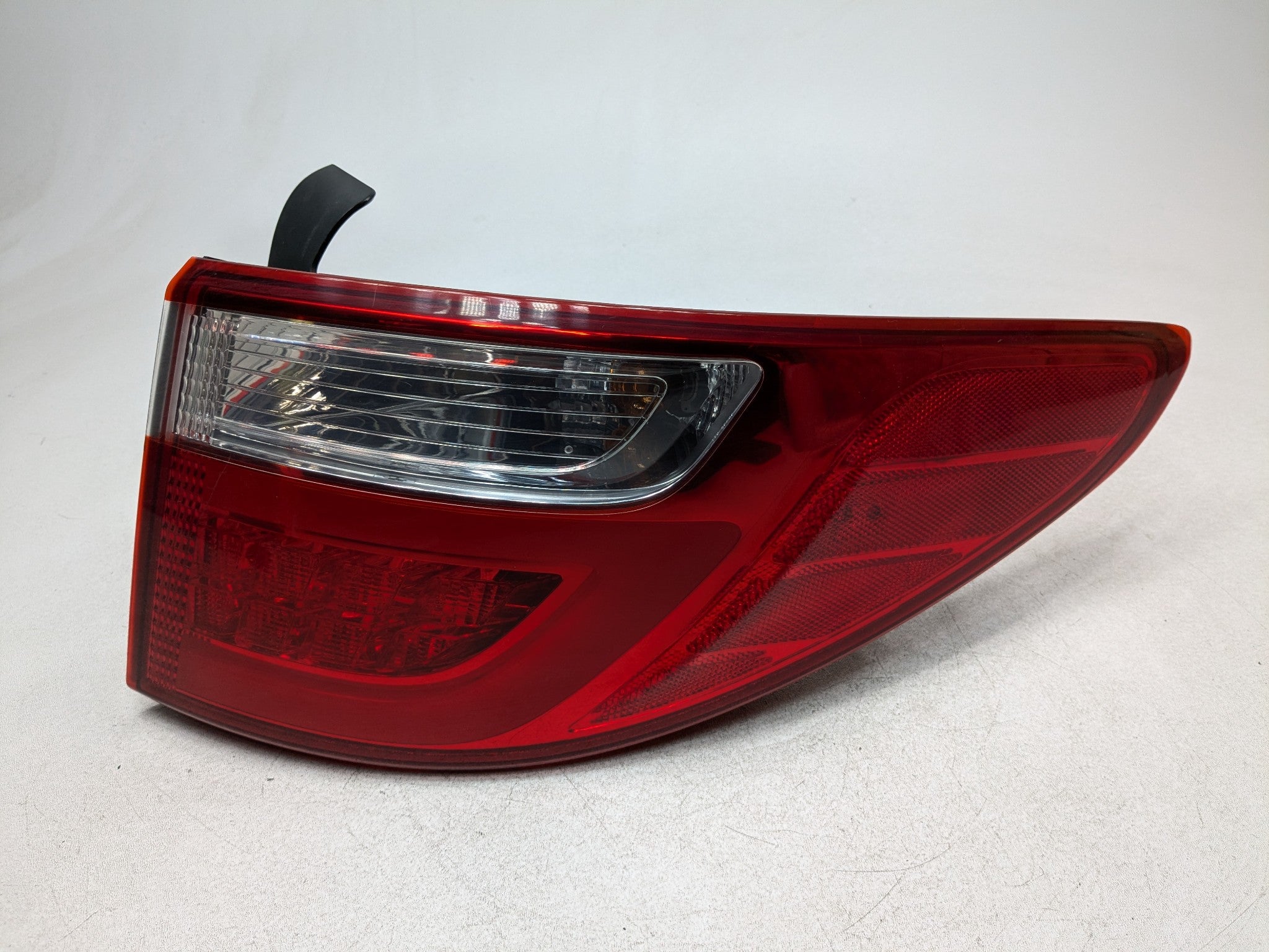 2013 - 2016 HYUNDAI SANTA FE OEM TAILLIGHT QUARTER PANEL MOUNTED REAR RIGHT SIDE
