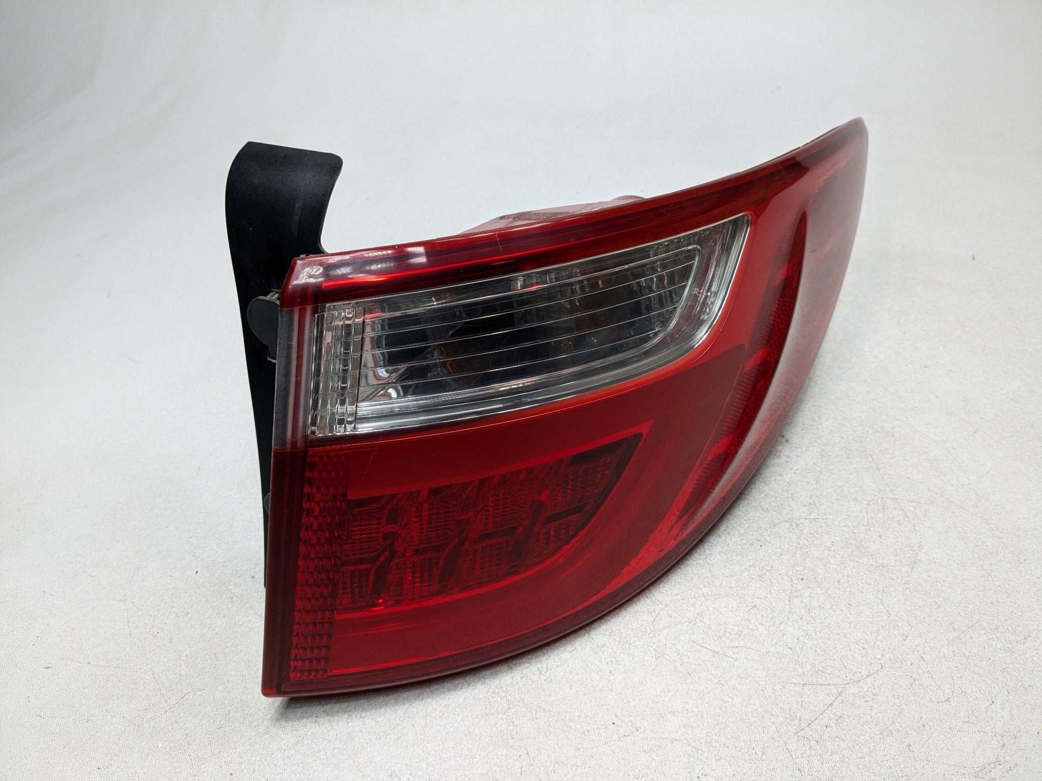 2013 - 2016 HYUNDAI SANTA FE OEM TAILLIGHT QUARTER PANEL MOUNTED REAR RIGHT SIDE