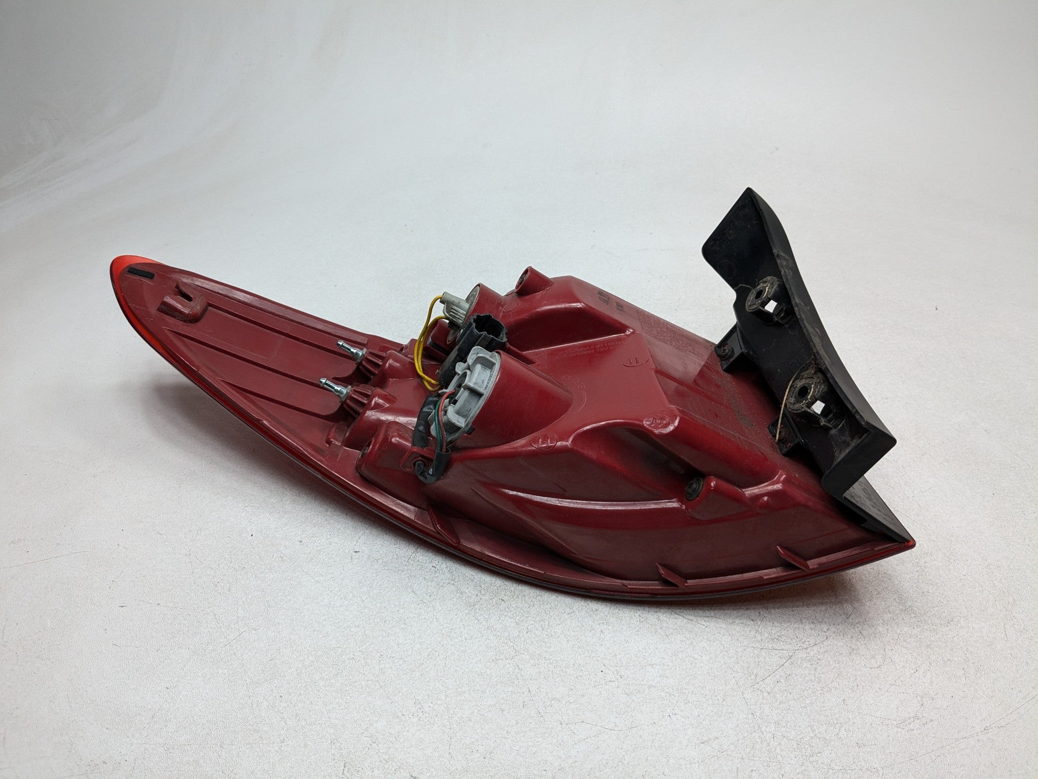 2013 - 2016 HYUNDAI SANTA FE OEM TAILLIGHT QUARTER PANEL MOUNTED REAR RIGHT SIDE