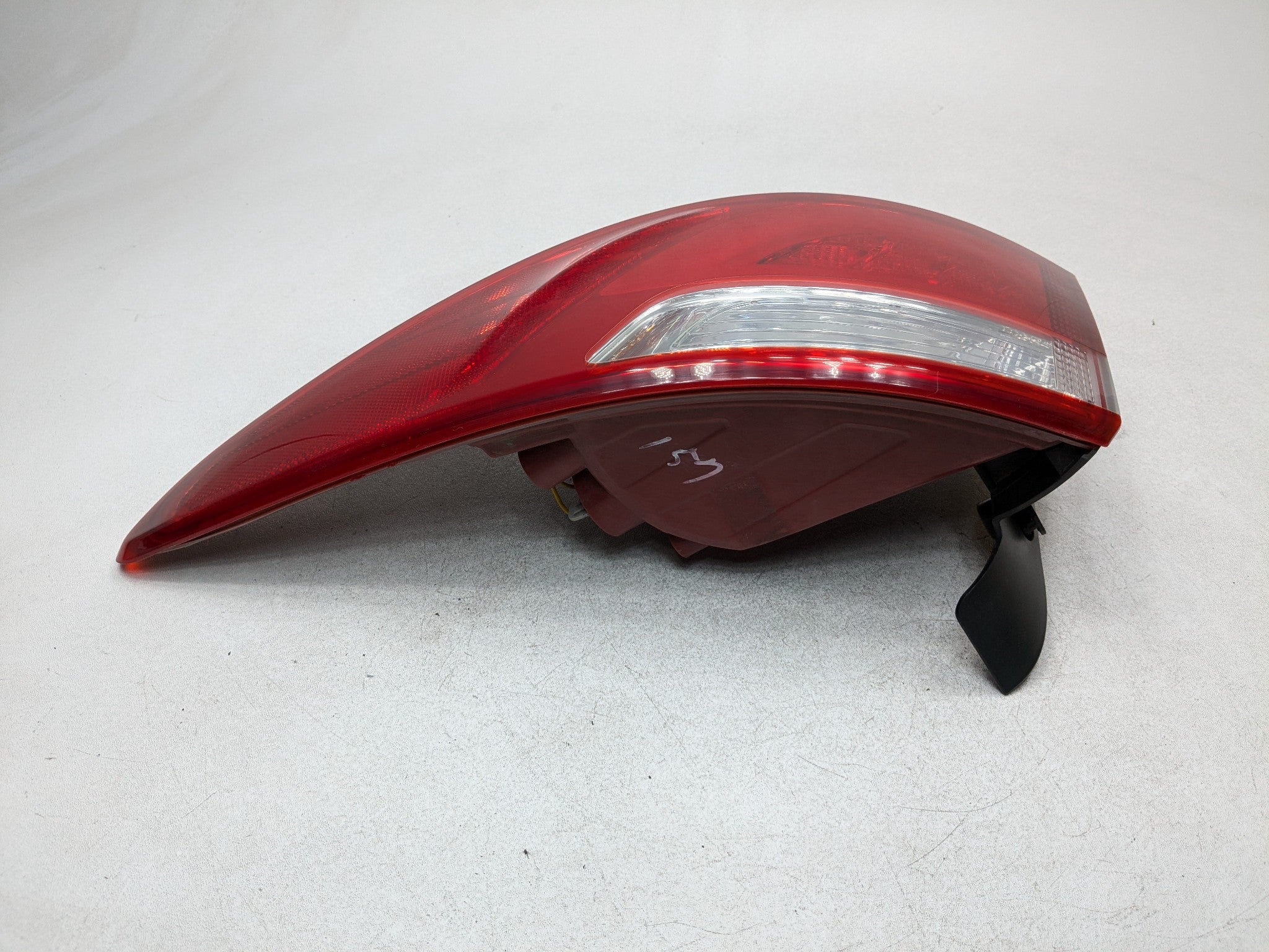 2013 - 2016 HYUNDAI SANTA FE OEM TAILLIGHT QUARTER PANEL MOUNTED REAR RIGHT SIDE