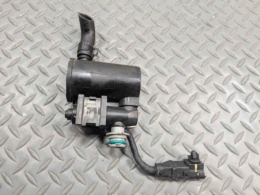 2013 - 2016 HYUNDAI SANTA FE OEM FUEL VAPOR EVAPORATOR CANISTER VENT SOLENOID