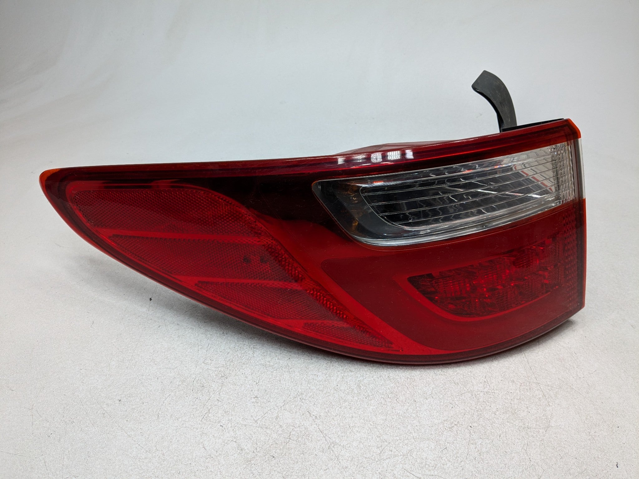 2013 - 2016 HYUNDAI SANTA FE OEM TAILLIGHT QUARTER PANEL MOUNTED REAR LEFT SIDE