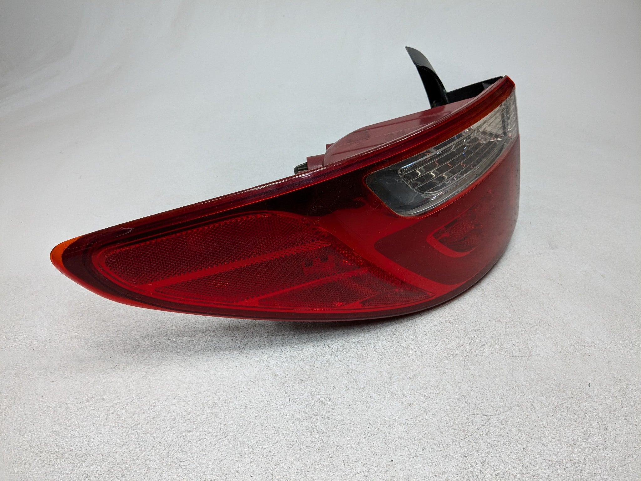 2013 - 2016 HYUNDAI SANTA FE OEM TAILLIGHT QUARTER PANEL MOUNTED REAR LEFT SIDE