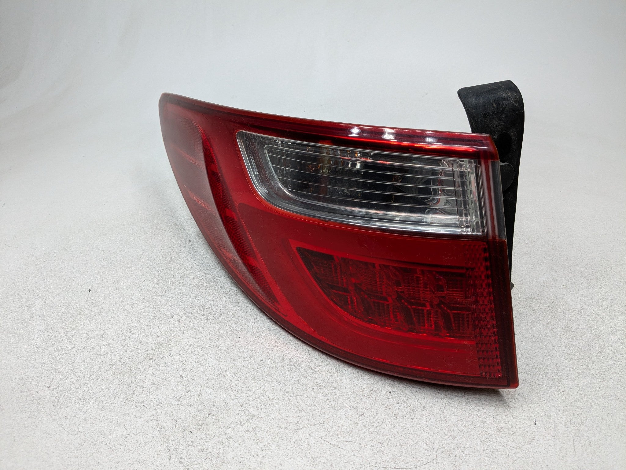 2013 - 2016 HYUNDAI SANTA FE OEM TAILLIGHT QUARTER PANEL MOUNTED REAR LEFT SIDE
