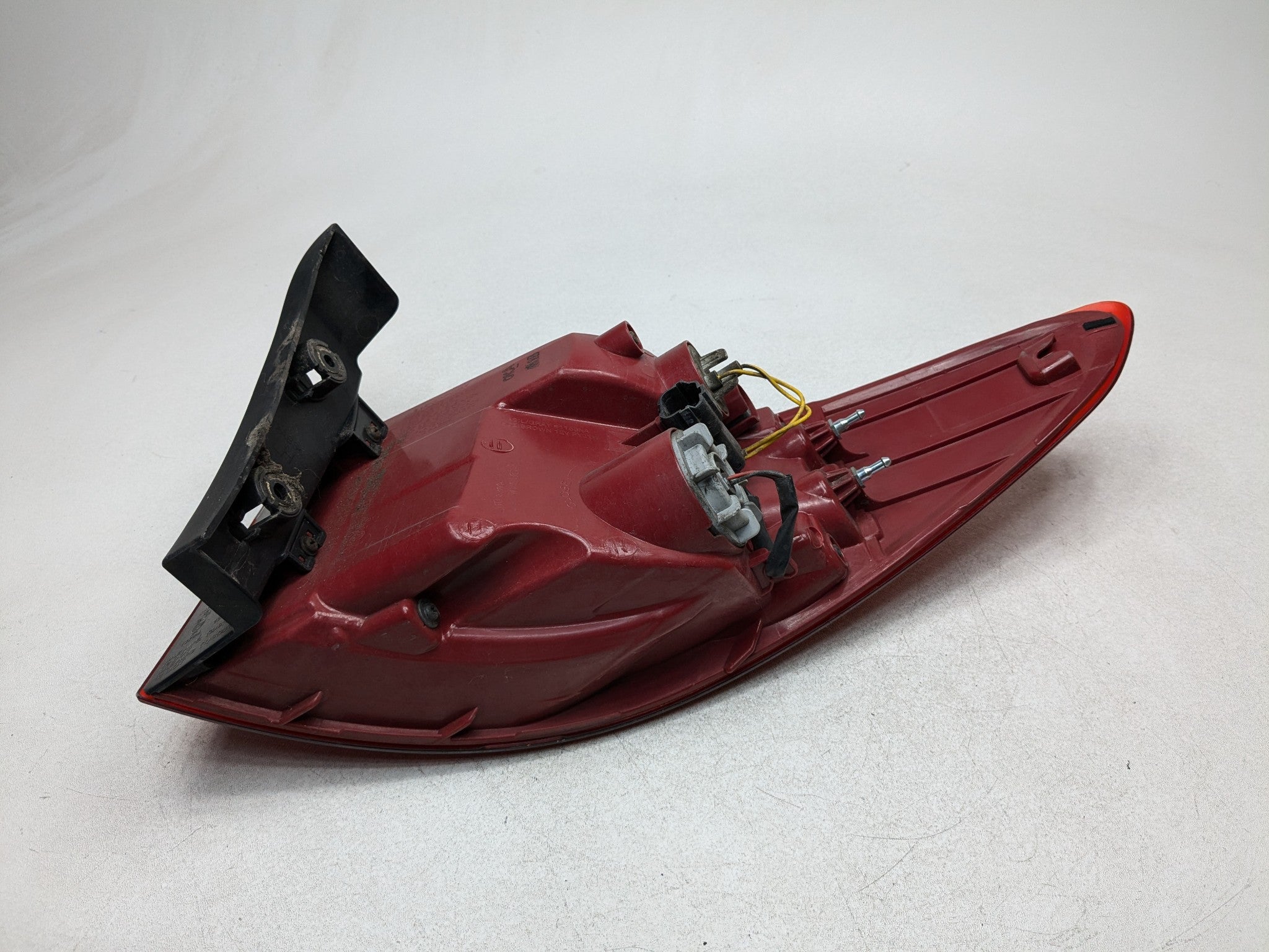 2013 - 2016 HYUNDAI SANTA FE OEM TAILLIGHT QUARTER PANEL MOUNTED REAR LEFT SIDE