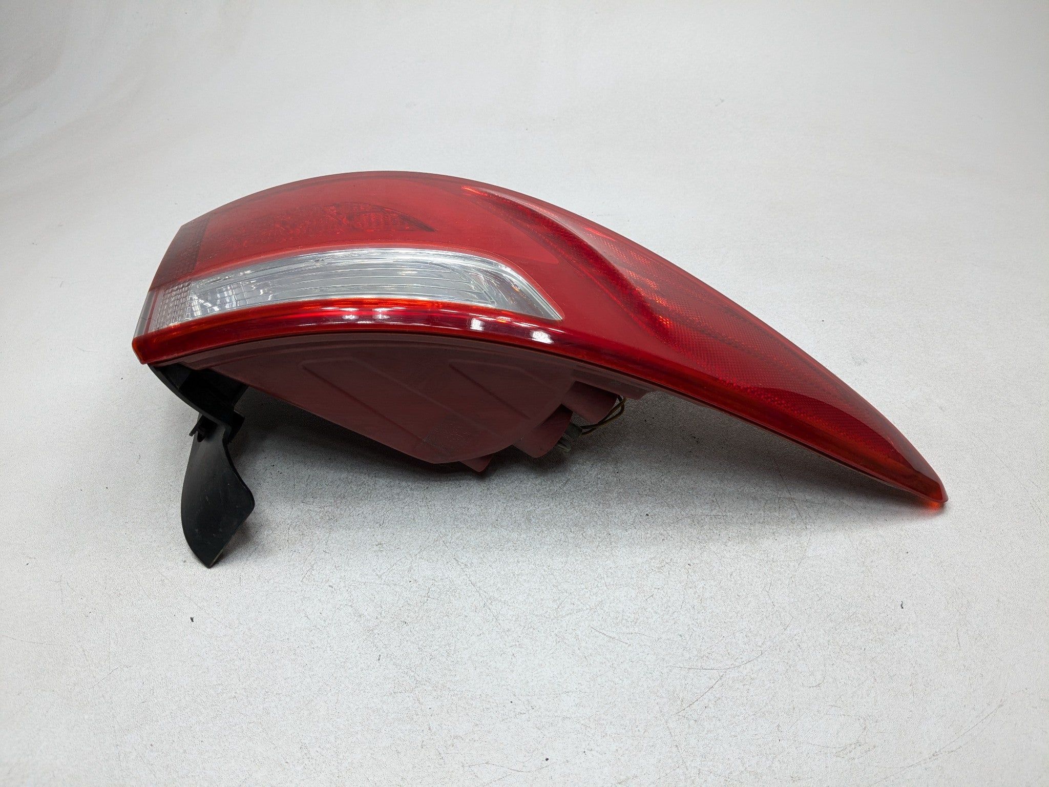 2013 - 2016 HYUNDAI SANTA FE OEM TAILLIGHT QUARTER PANEL MOUNTED REAR LEFT SIDE