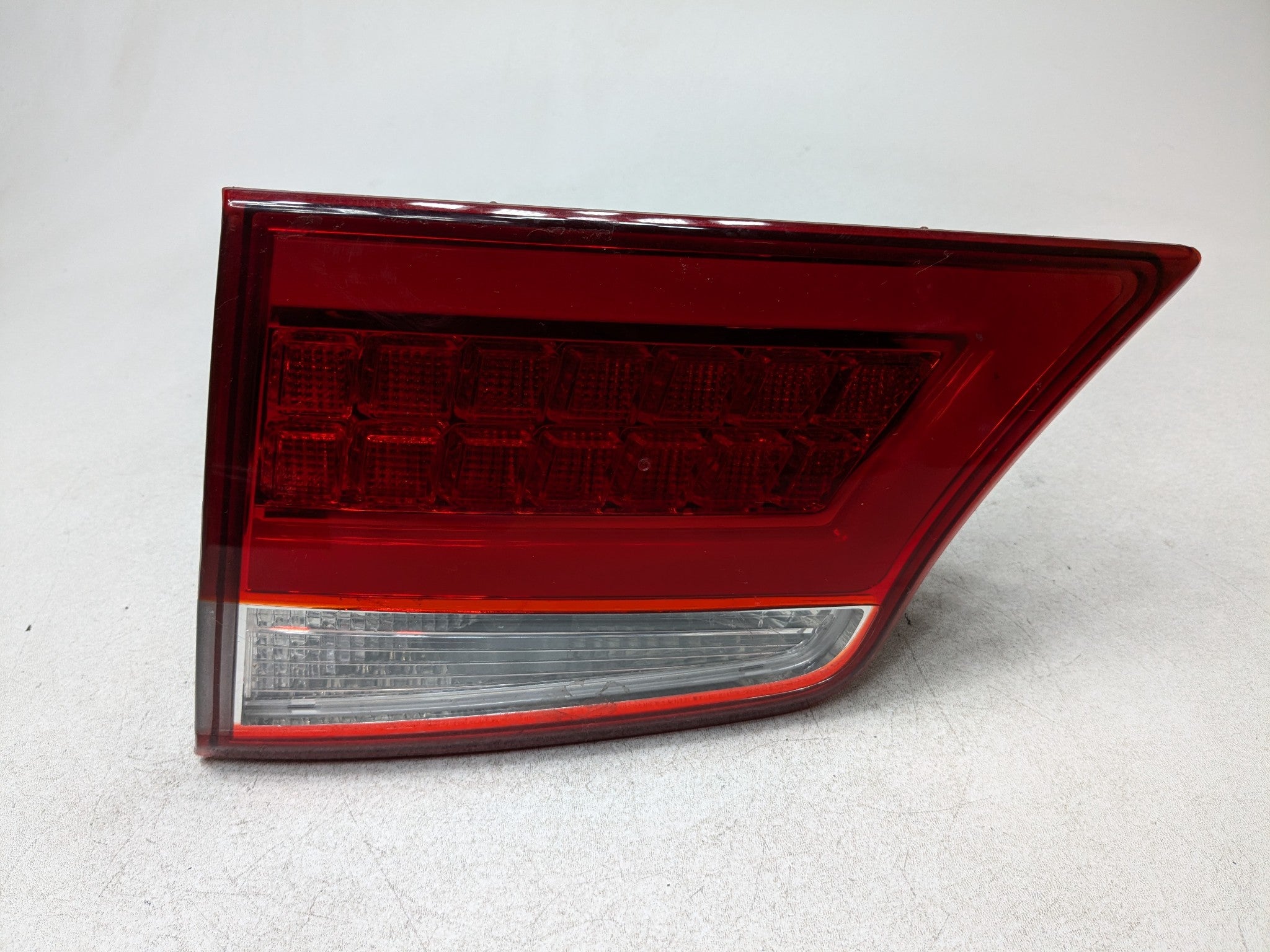 2013 - 2016 HYUNDAI SANTA FE OEM INNER TRUNK DECKLID TAILLIGHT LAMP REAR RIGHT