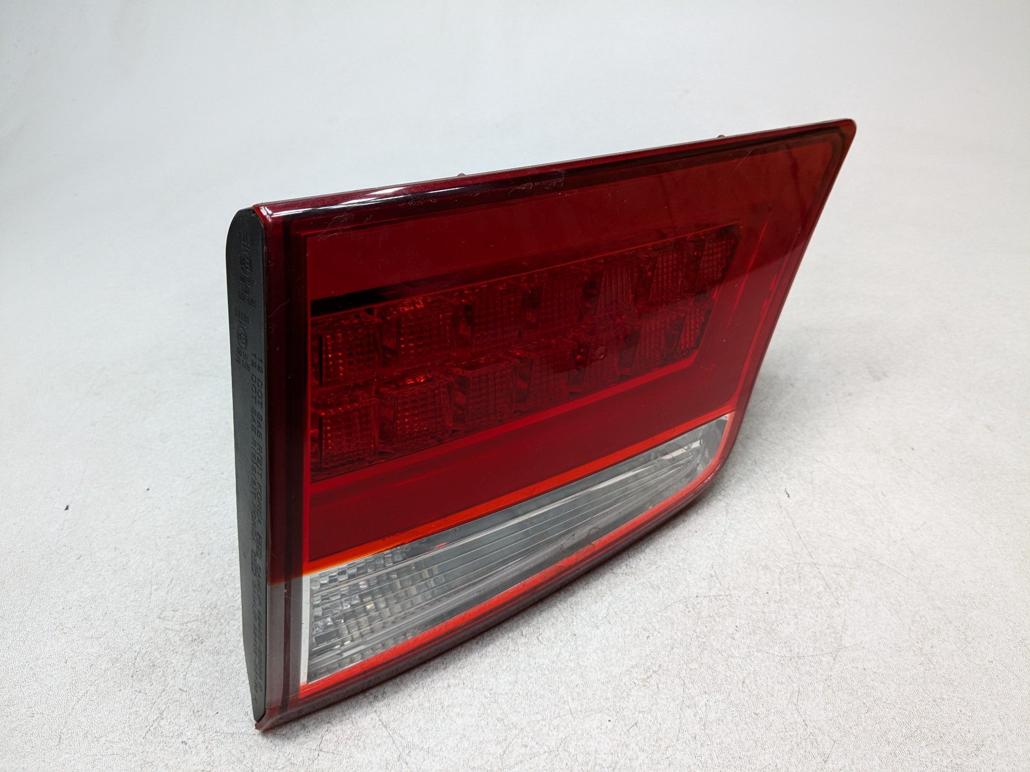 2013 - 2016 HYUNDAI SANTA FE OEM INNER TRUNK DECKLID TAILLIGHT LAMP REAR RIGHT