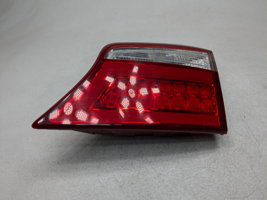 2013 - 2016 HYUNDAI SANTA FE OEM INNER TRUNK DECKLID TAILLIGHT LAMP REAR RIGHT