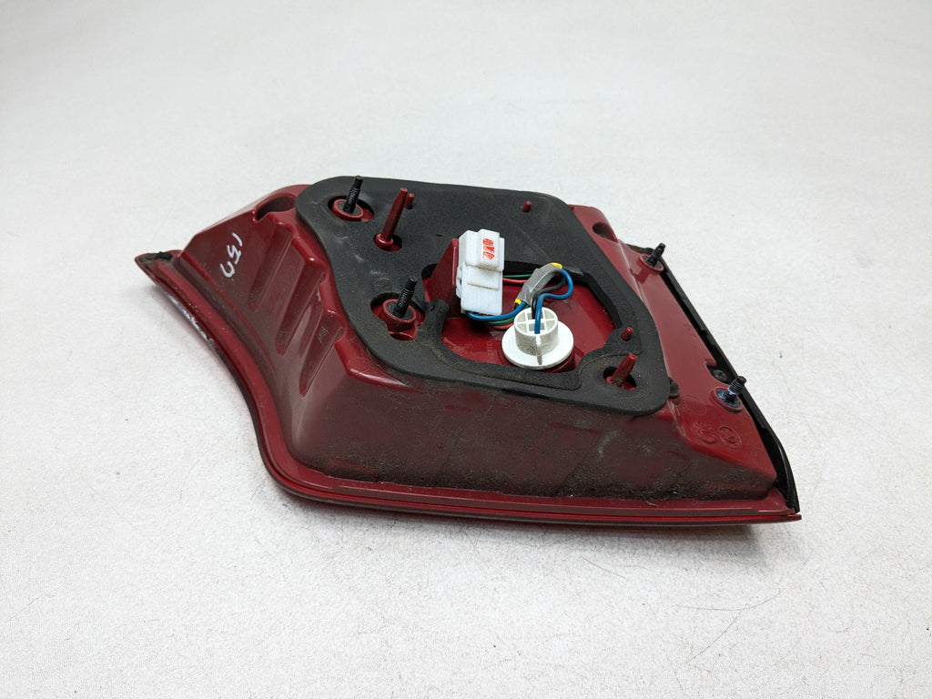 2013 - 2016 HYUNDAI SANTA FE OEM INNER TRUNK DECKLID TAILLIGHT LAMP REAR RIGHT