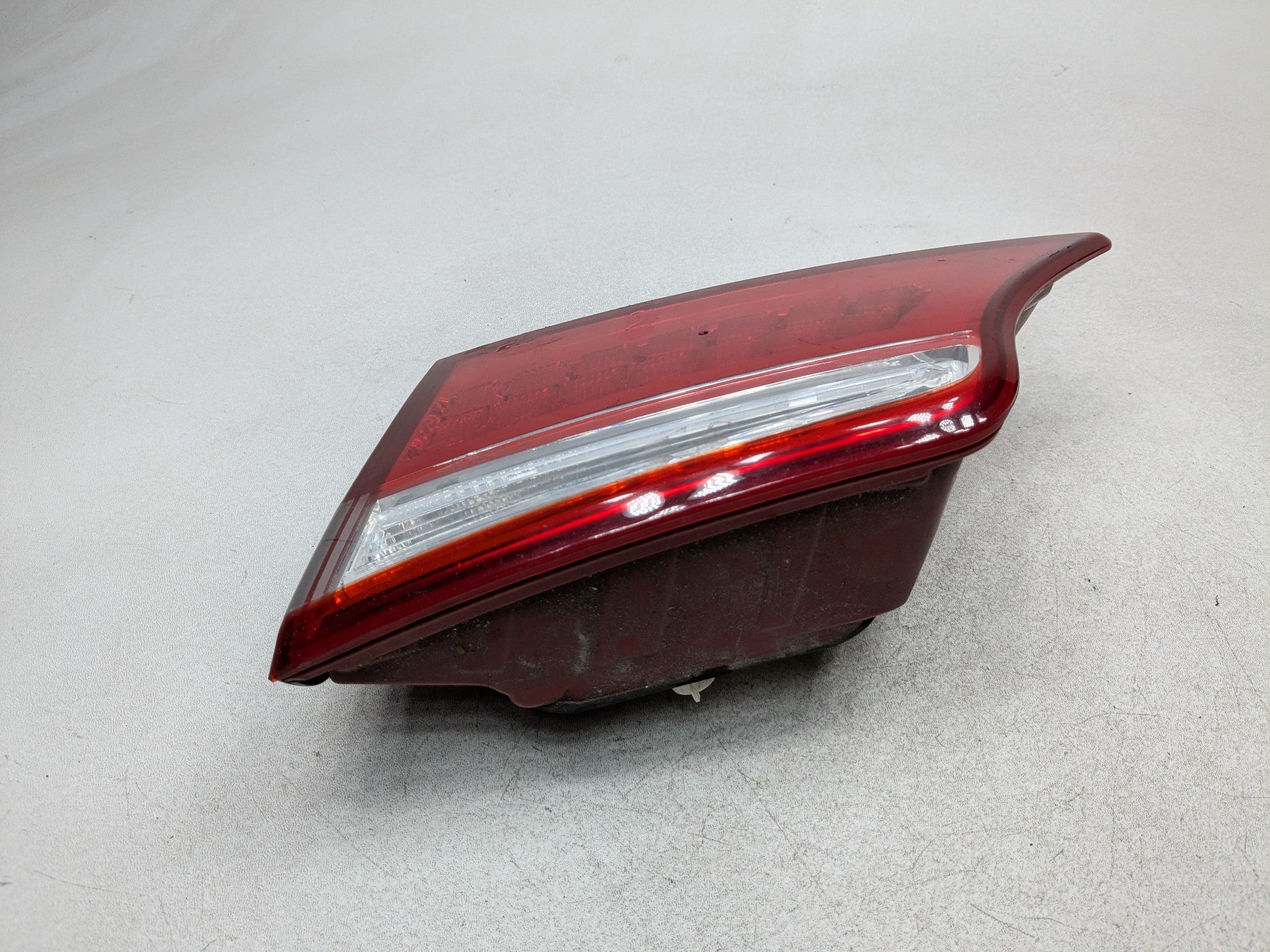 2013 - 2016 HYUNDAI SANTA FE OEM INNER TRUNK DECKLID TAILLIGHT LAMP REAR RIGHT