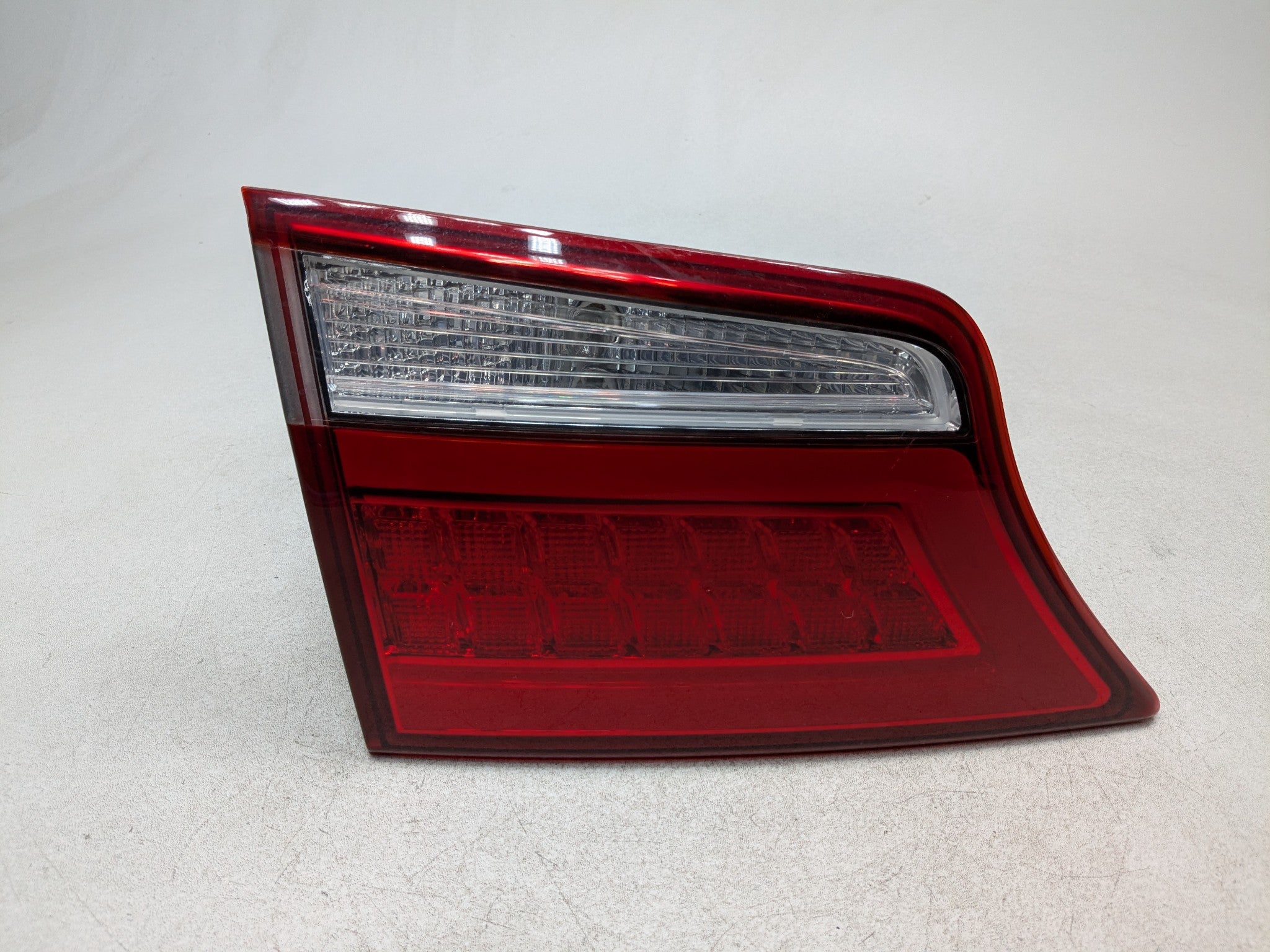 2013 - 2016 HYUNDAI SANTA FE OEM INNER TRUNK DECKLID TAILLIGHT LAMP REAR LEFT