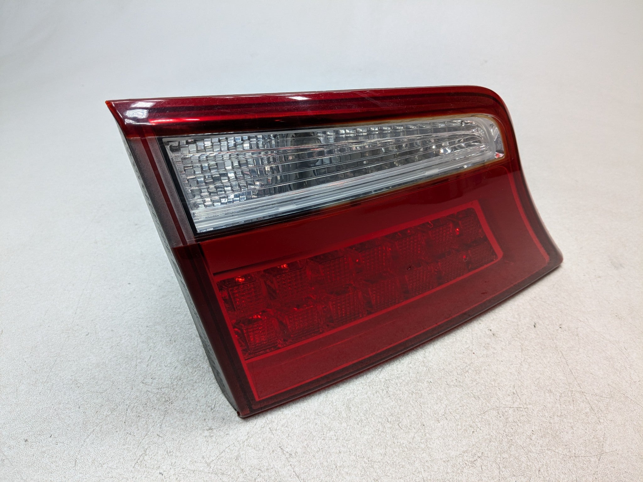 2013 - 2016 HYUNDAI SANTA FE OEM INNER TRUNK DECKLID TAILLIGHT LAMP REAR LEFT
