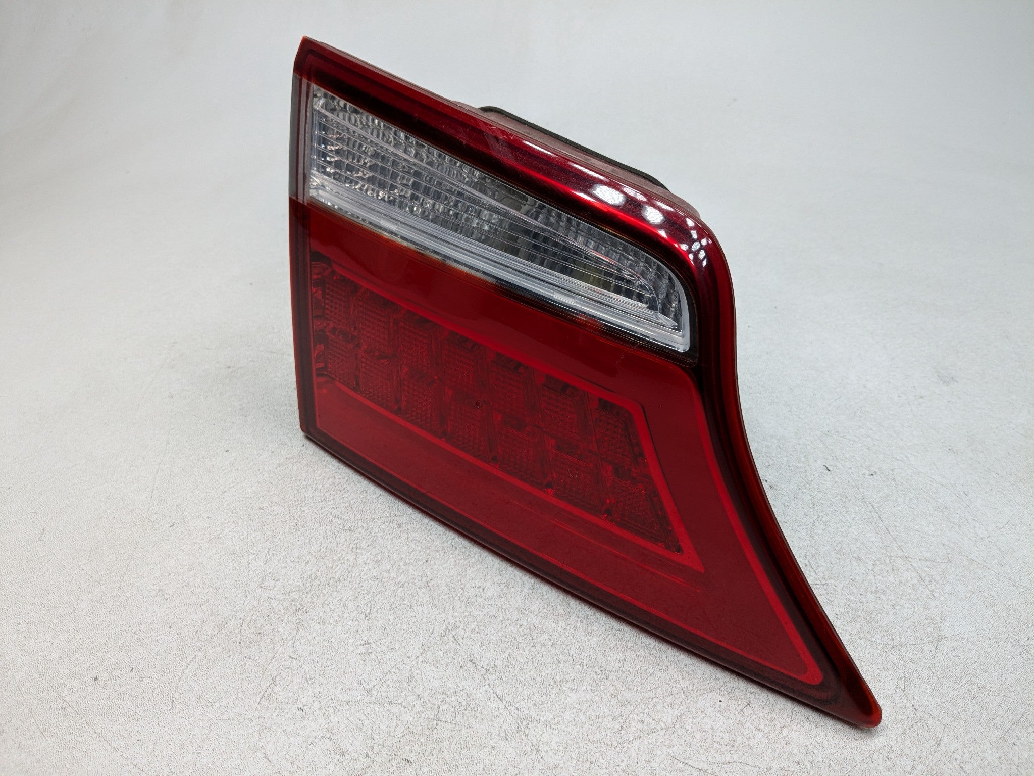 2013 - 2016 HYUNDAI SANTA FE OEM INNER TRUNK DECKLID TAILLIGHT LAMP REAR LEFT