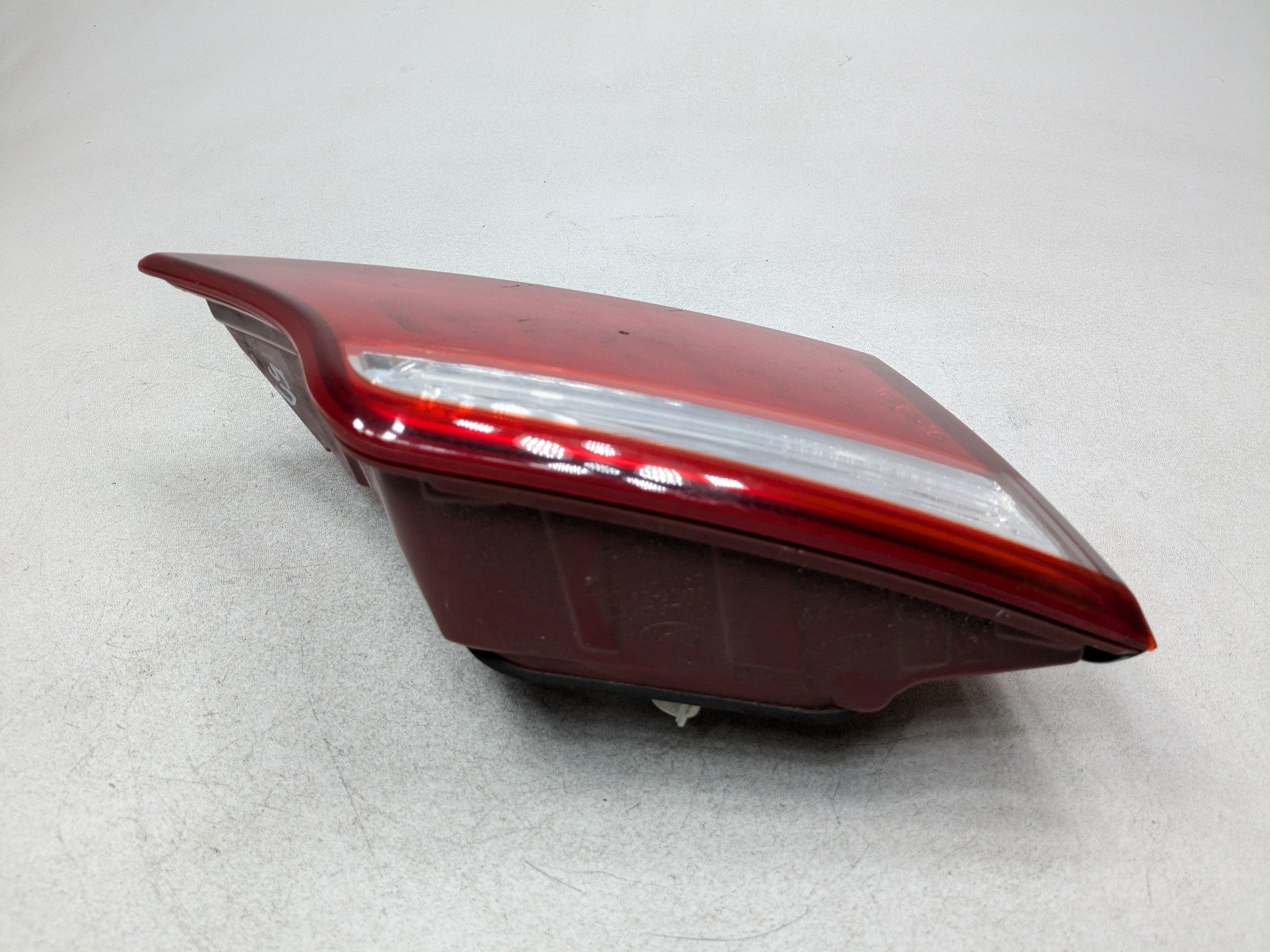 2013 - 2016 HYUNDAI SANTA FE OEM INNER TRUNK DECKLID TAILLIGHT LAMP REAR LEFT