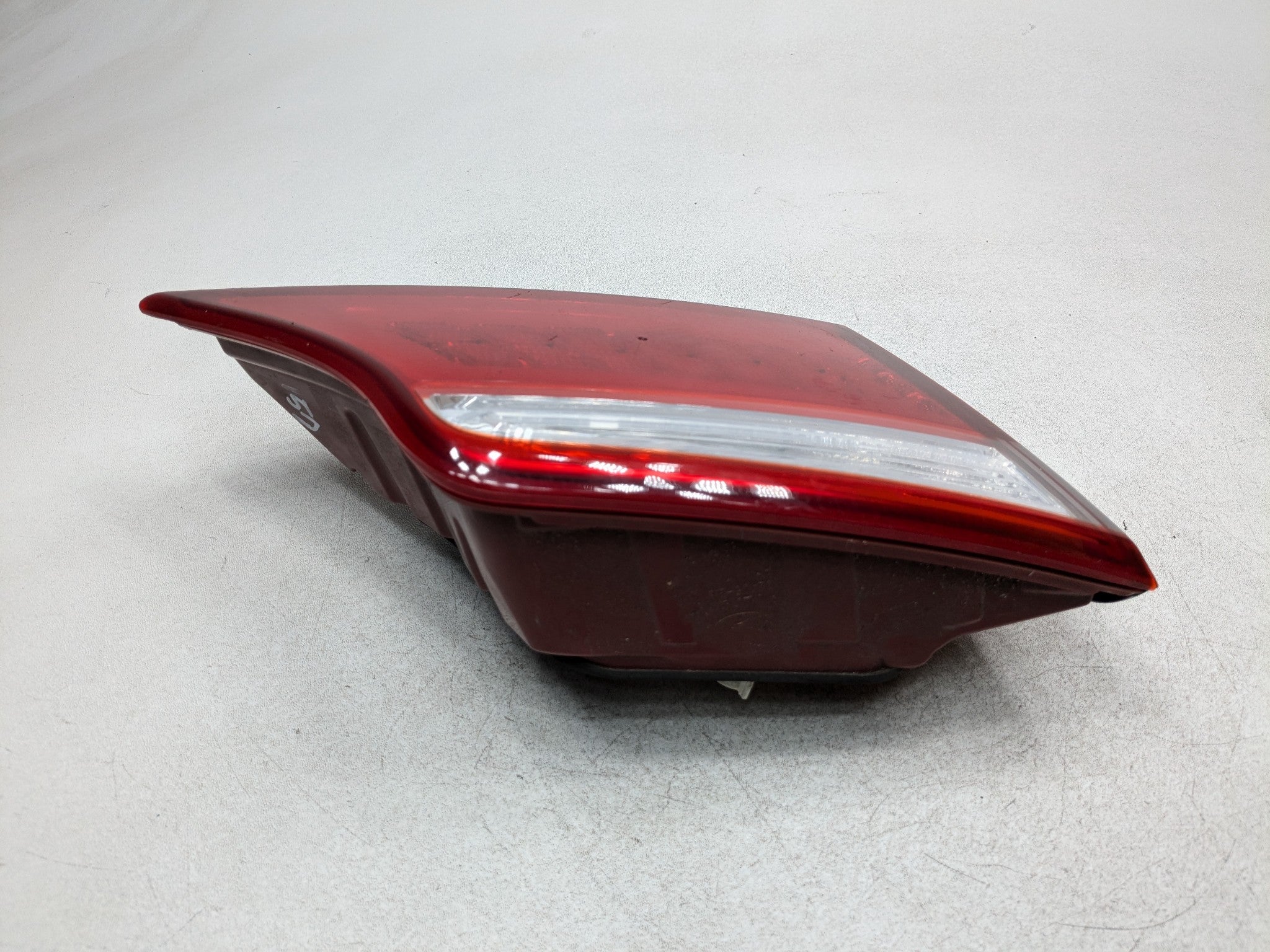 2013 - 2016 HYUNDAI SANTA FE OEM INNER TRUNK DECKLID TAILLIGHT LAMP REAR LEFT