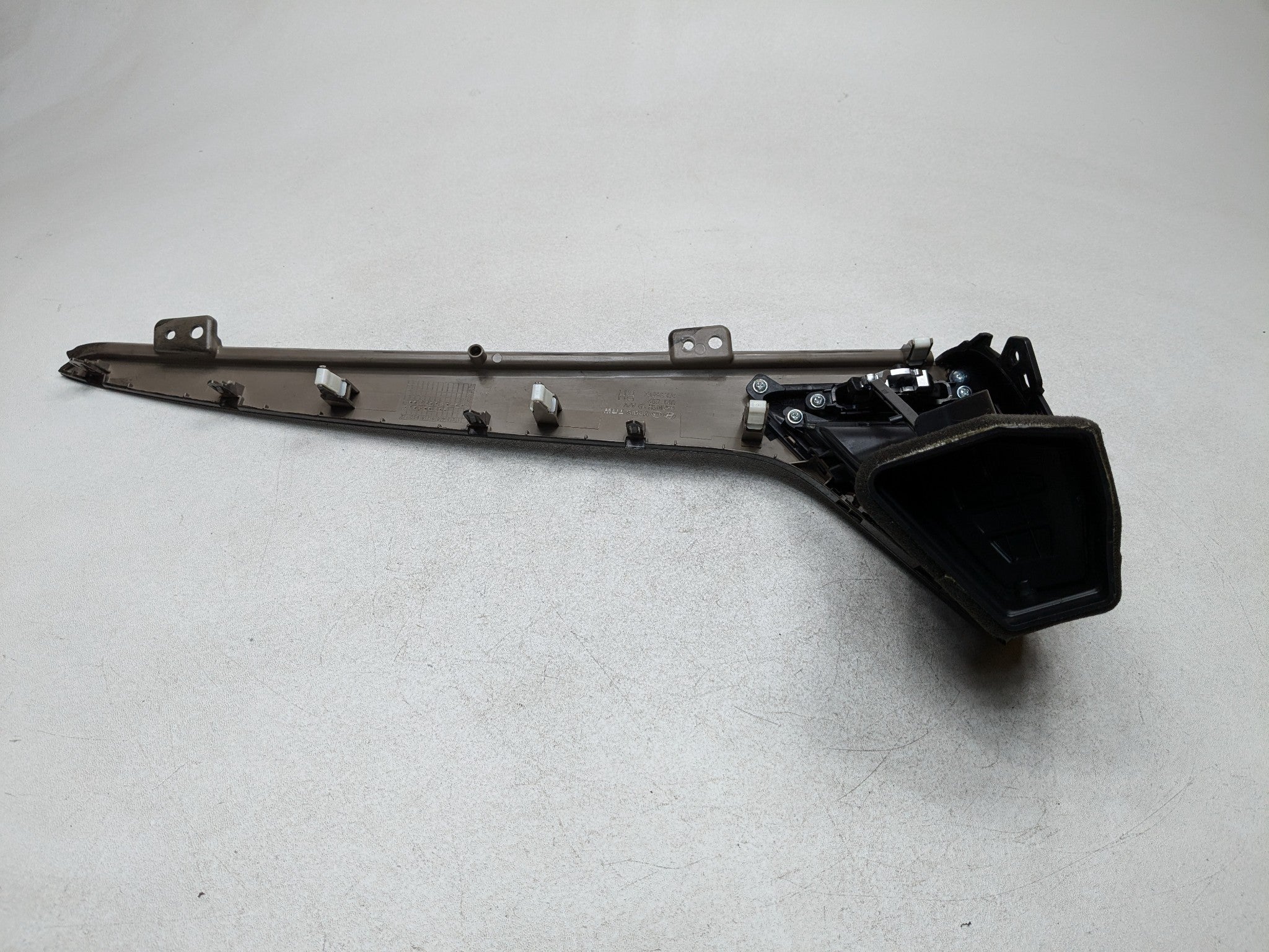 2013 - 2016 HYUNDAI SANTA FE OEM DASH AC HEATER VENTS FRONT RIGHT PASSENGER SIDE