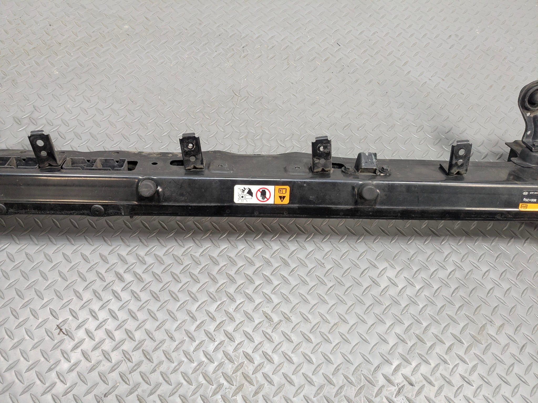 2013 - 2016 HYUNDAI SANTA FE OEM RADIATOR SUPPORT BRACKET UPPER TIE BAR