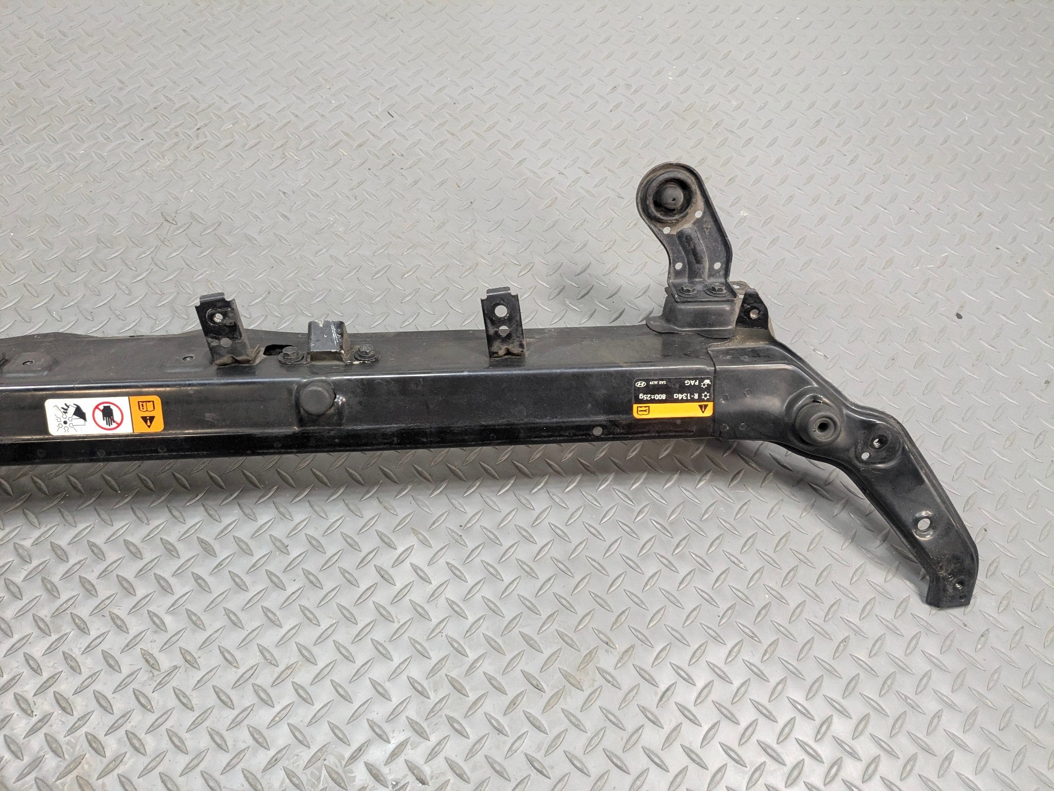 2013 - 2016 HYUNDAI SANTA FE OEM RADIATOR SUPPORT BRACKET UPPER TIE BAR