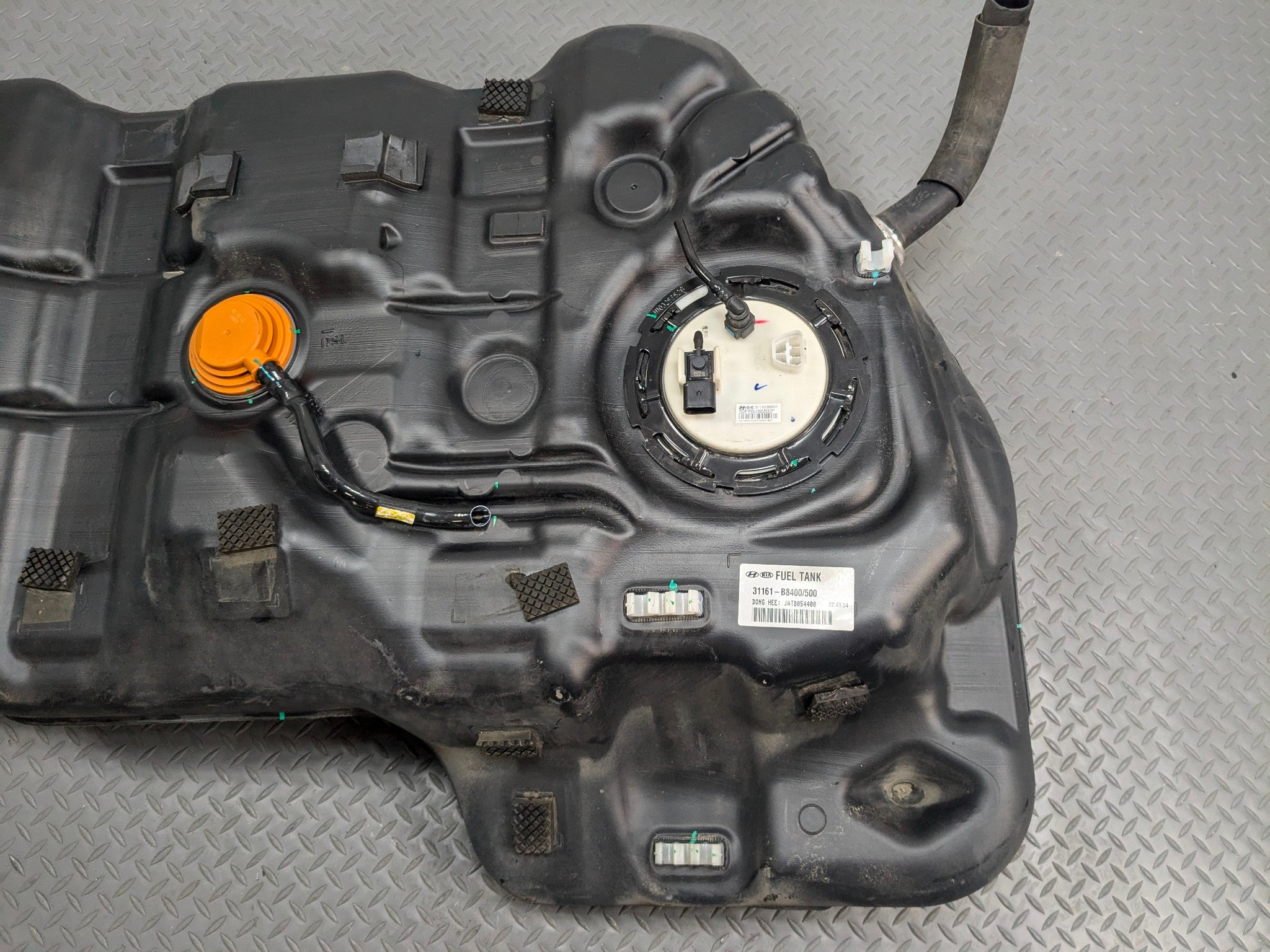 2013 - 2016 HYUNDAI SANTA FE OEM GASOLINE GAS FUEL TANK RESERVOIR ASSEMBLY