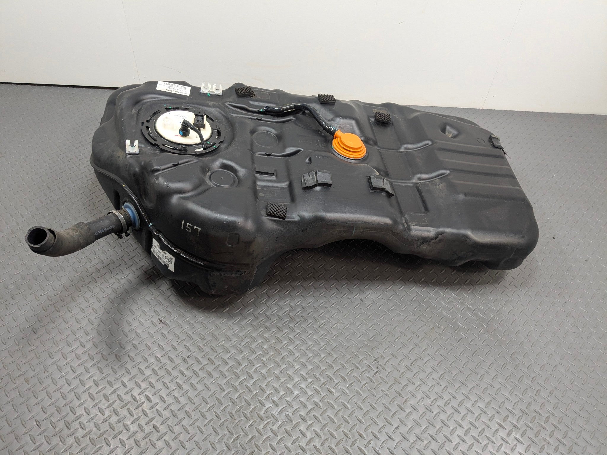2013 - 2016 HYUNDAI SANTA FE OEM GASOLINE GAS FUEL TANK RESERVOIR ASSEMBLY