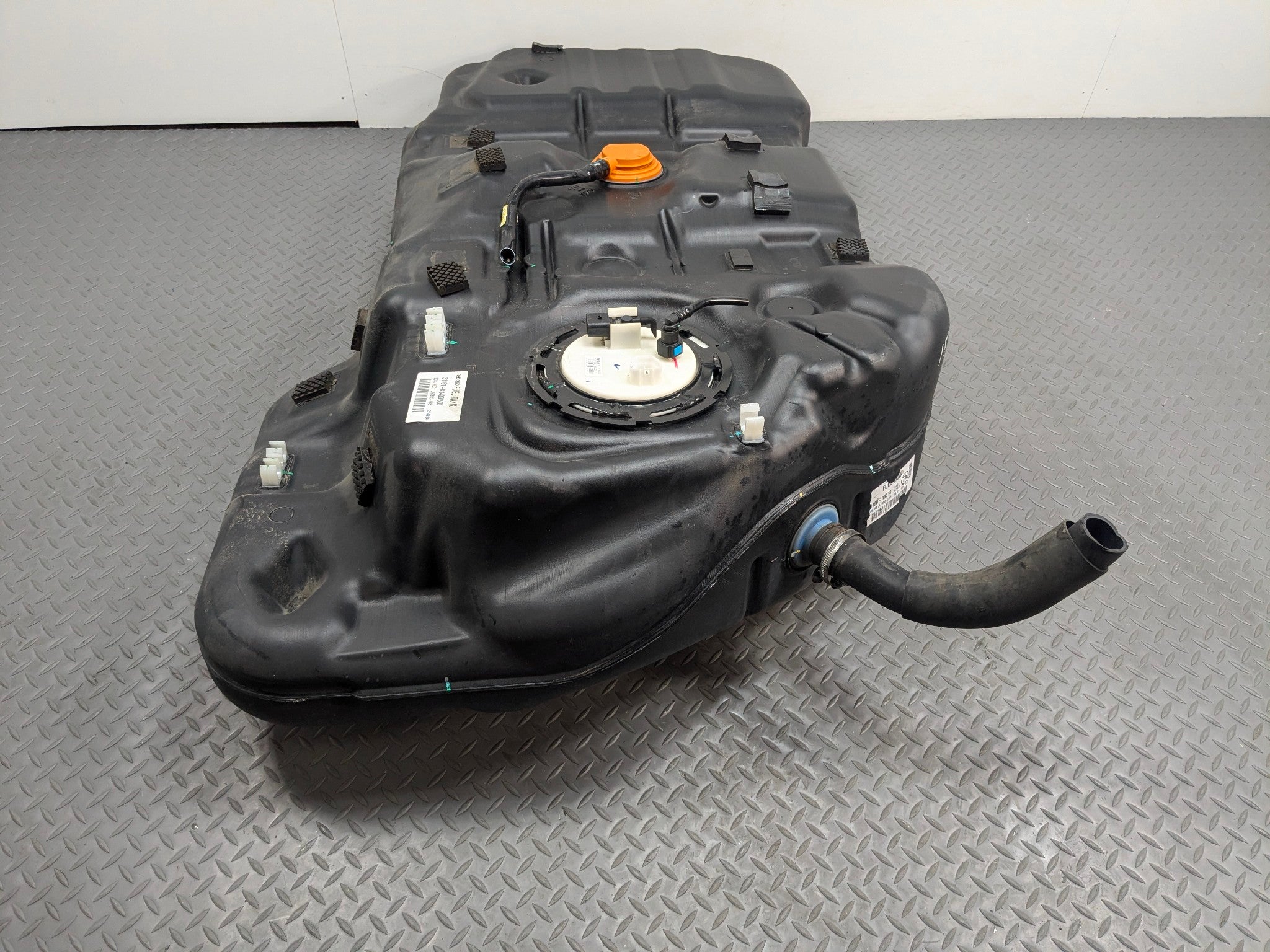 2013 - 2016 HYUNDAI SANTA FE OEM GASOLINE GAS FUEL TANK RESERVOIR ASSEMBLY