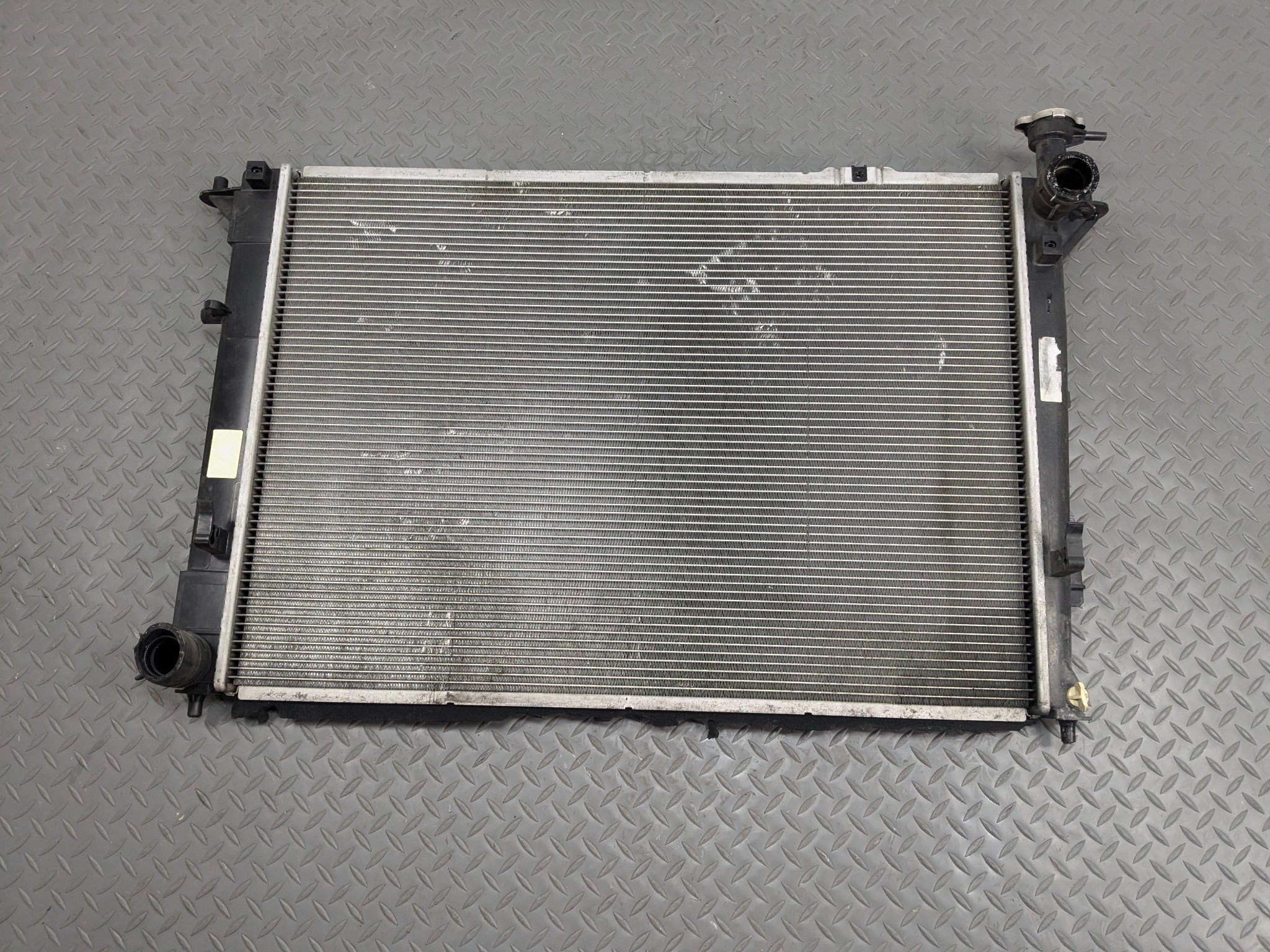 2013 - 2016 HYUNDAI SANTA FE OEM ENGINE MOTOR COOLING RADIATOR ASSEMBLY LWB 3.3L