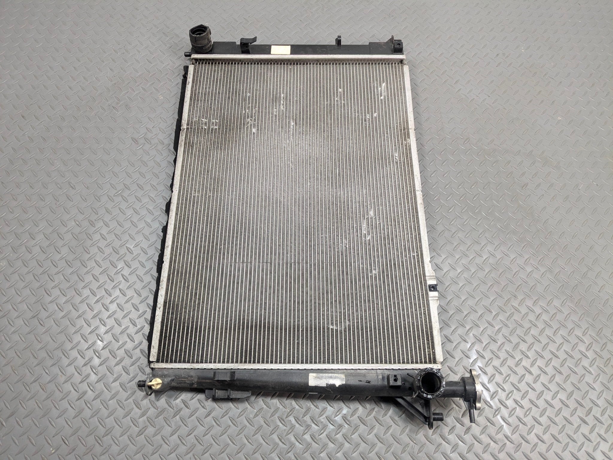 2013 - 2016 HYUNDAI SANTA FE OEM ENGINE MOTOR COOLING RADIATOR ASSEMBLY LWB 3.3L