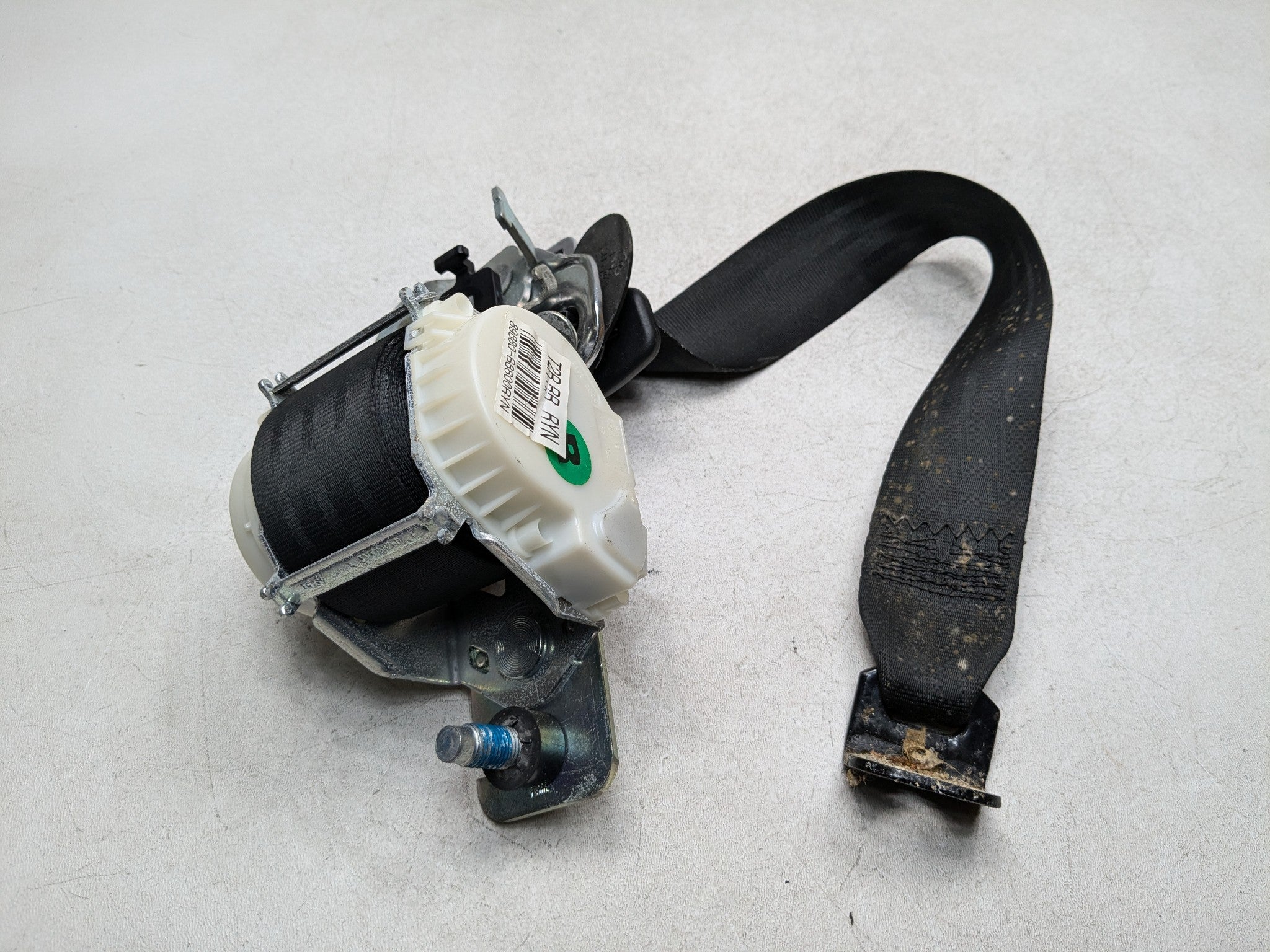 2013 - 2016 HYUNDAI SANTA FE OEM 3RD ROW SEAT BELT RETRACTOR REAR RIGHT SIDE