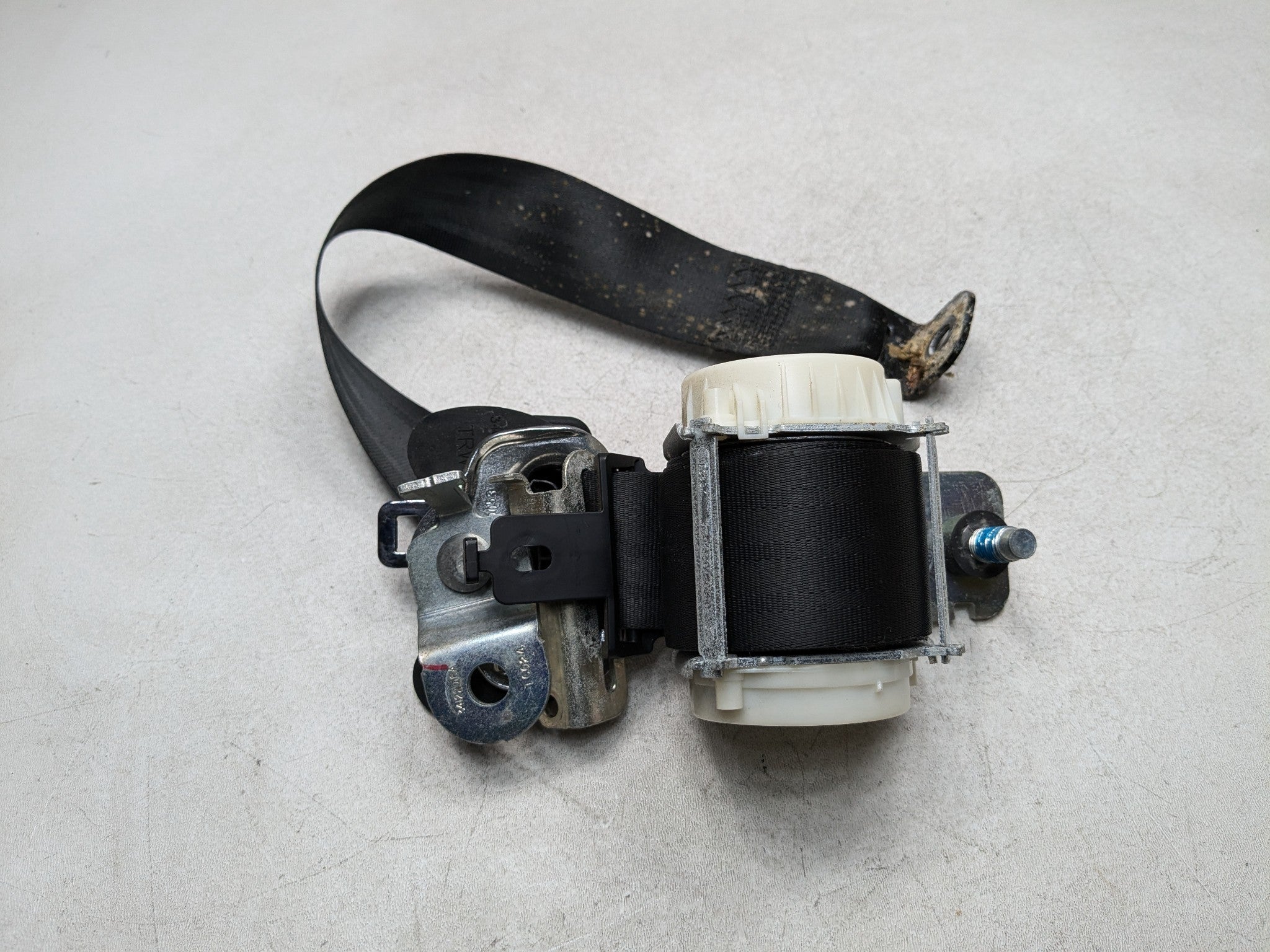2013 - 2016 HYUNDAI SANTA FE OEM 3RD ROW SEAT BELT RETRACTOR REAR RIGHT SIDE